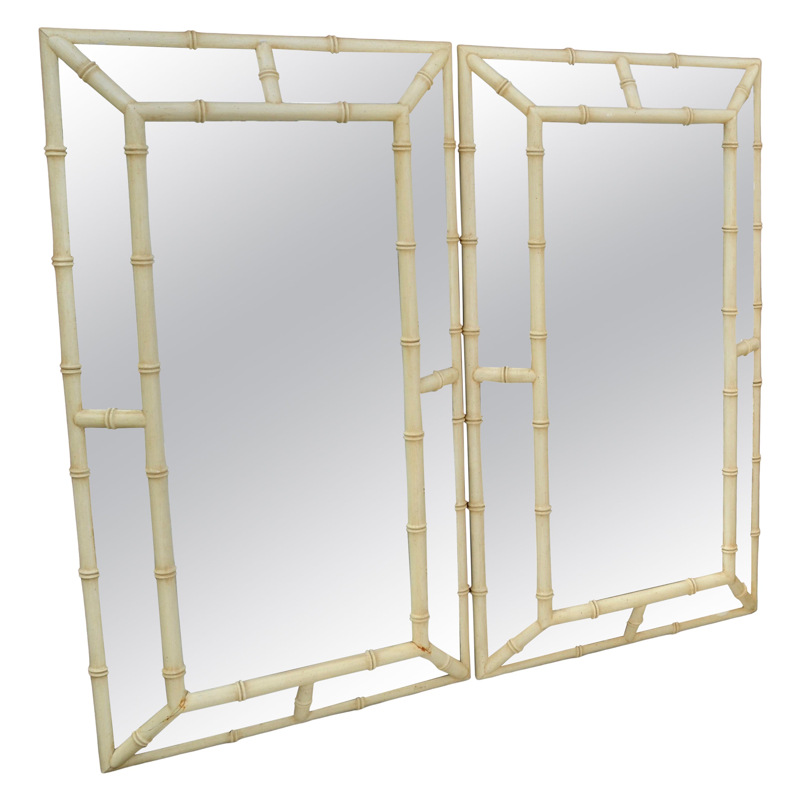 Par 1970 Palm Beach Regency Vintage Faux Bamboo Off White Espejos de Pared Facetados