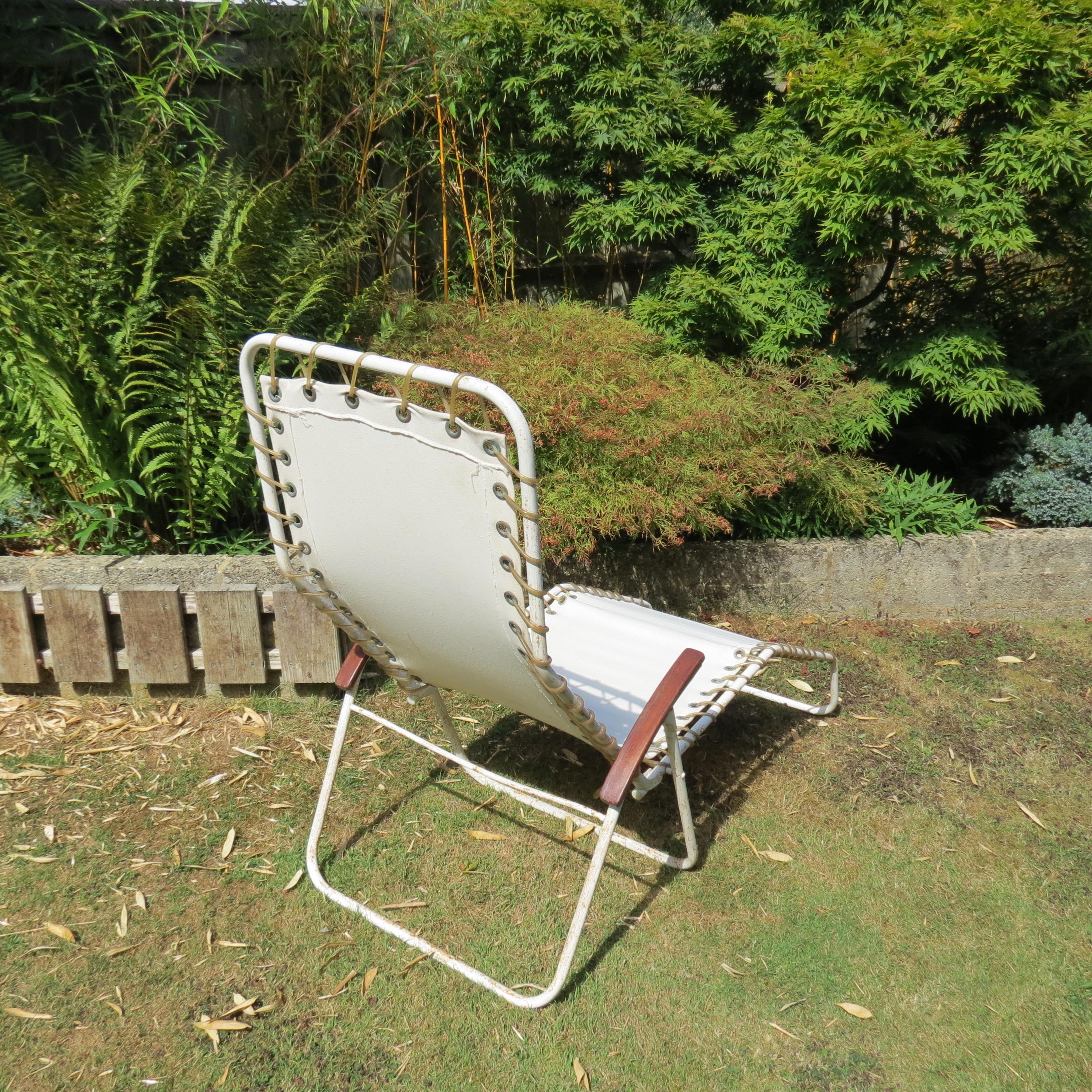 Machine-Made Pair 1970s Canvas and Metal Reclining Garden Sun Lounger Chairs