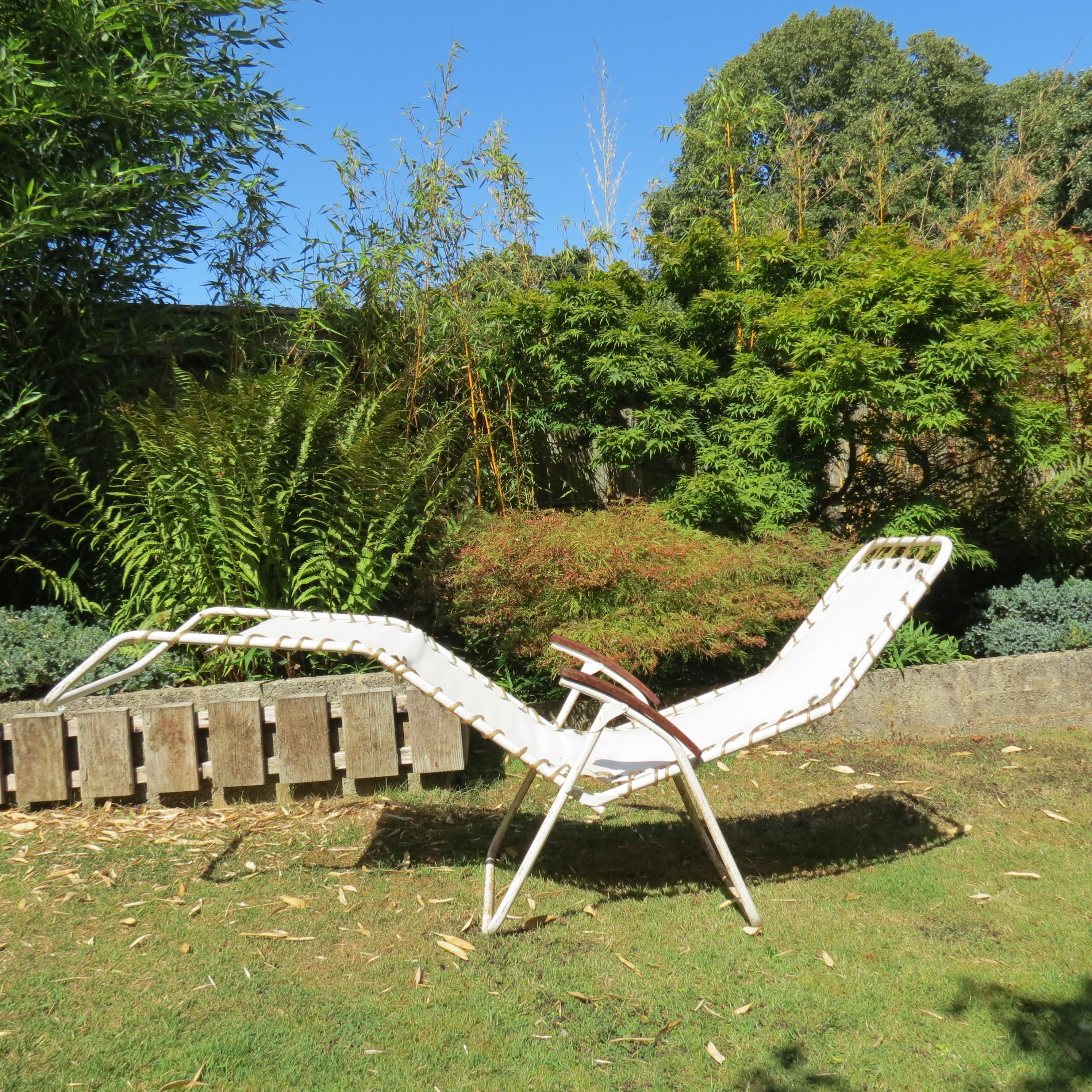 Machine-Made Pair 1970s Canvas and Metal Reclining Garden Sun Lounger Chairs