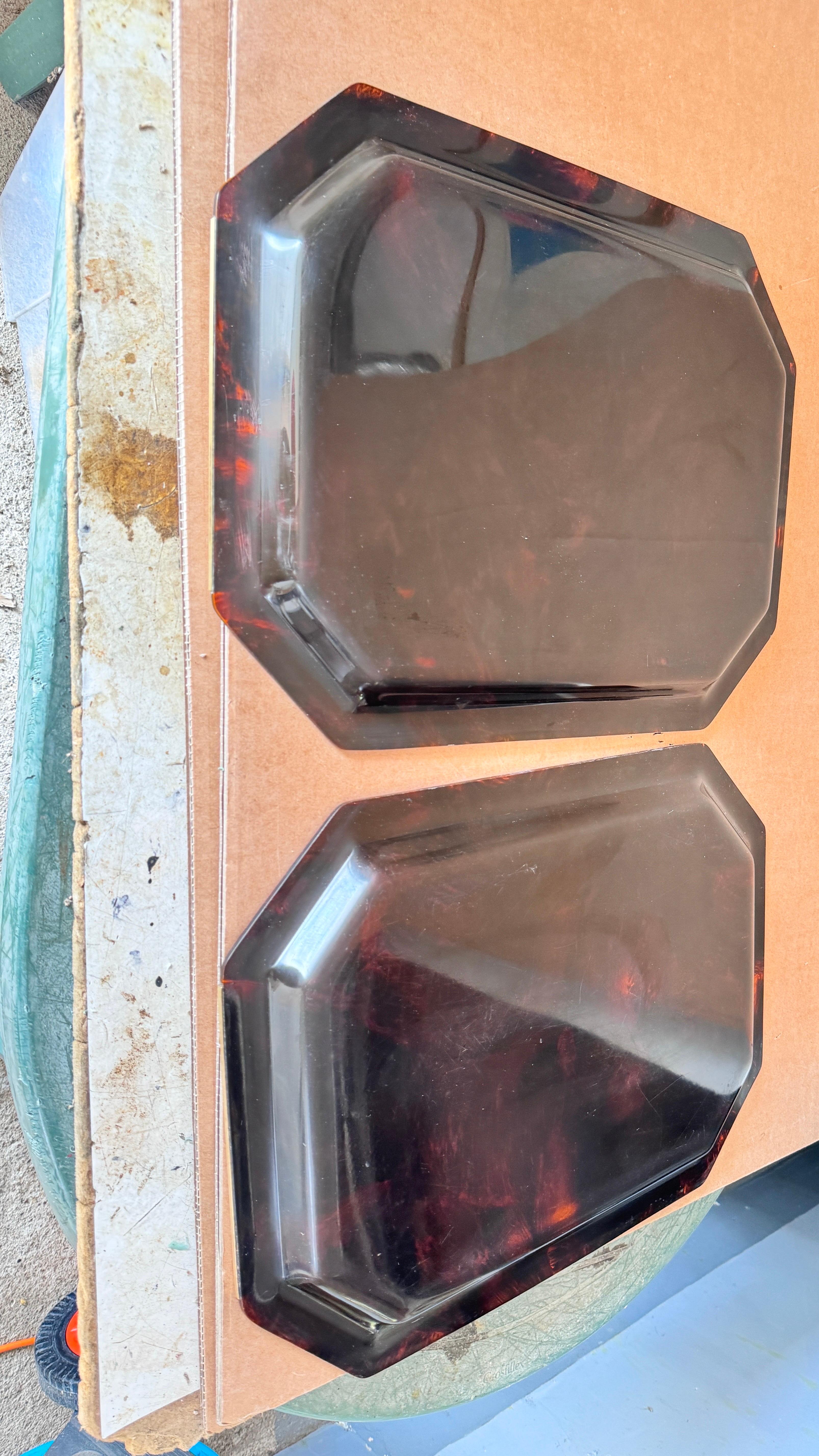 Paire de plateaux en Lucite avec poignées en laiton, Transparent Brown & Gold, des années 1970 en vente 2