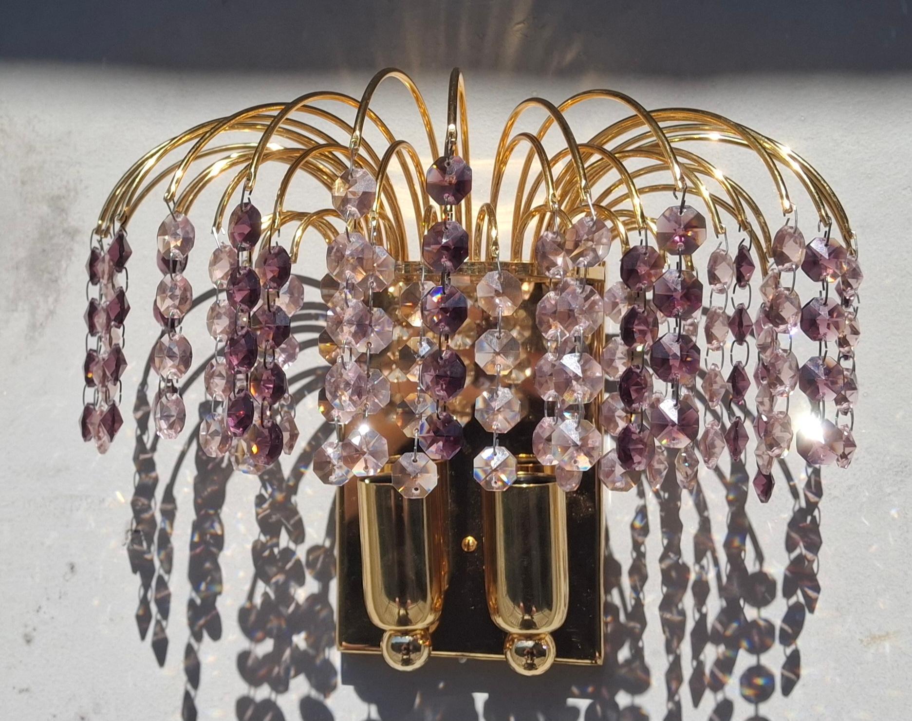 Paire d'appliques à cascade en cristal taillé en améthyste, Hollywood Regency, 1970, par Palwa Bon état - En vente à Opa Locka, FL