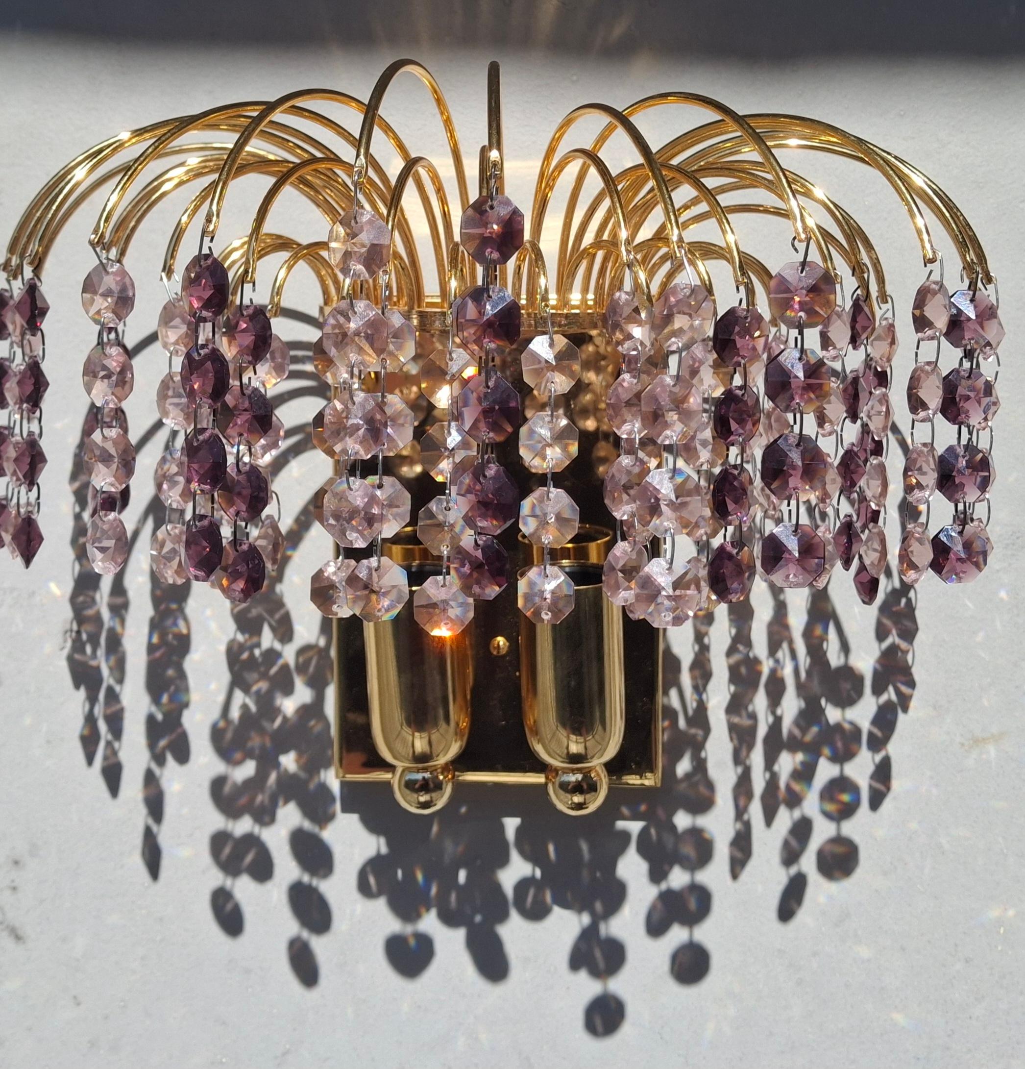 Fin du 20e siècle Paire d'appliques à cascade en cristal taillé en améthyste, Hollywood Regency, 1970, par Palwa en vente