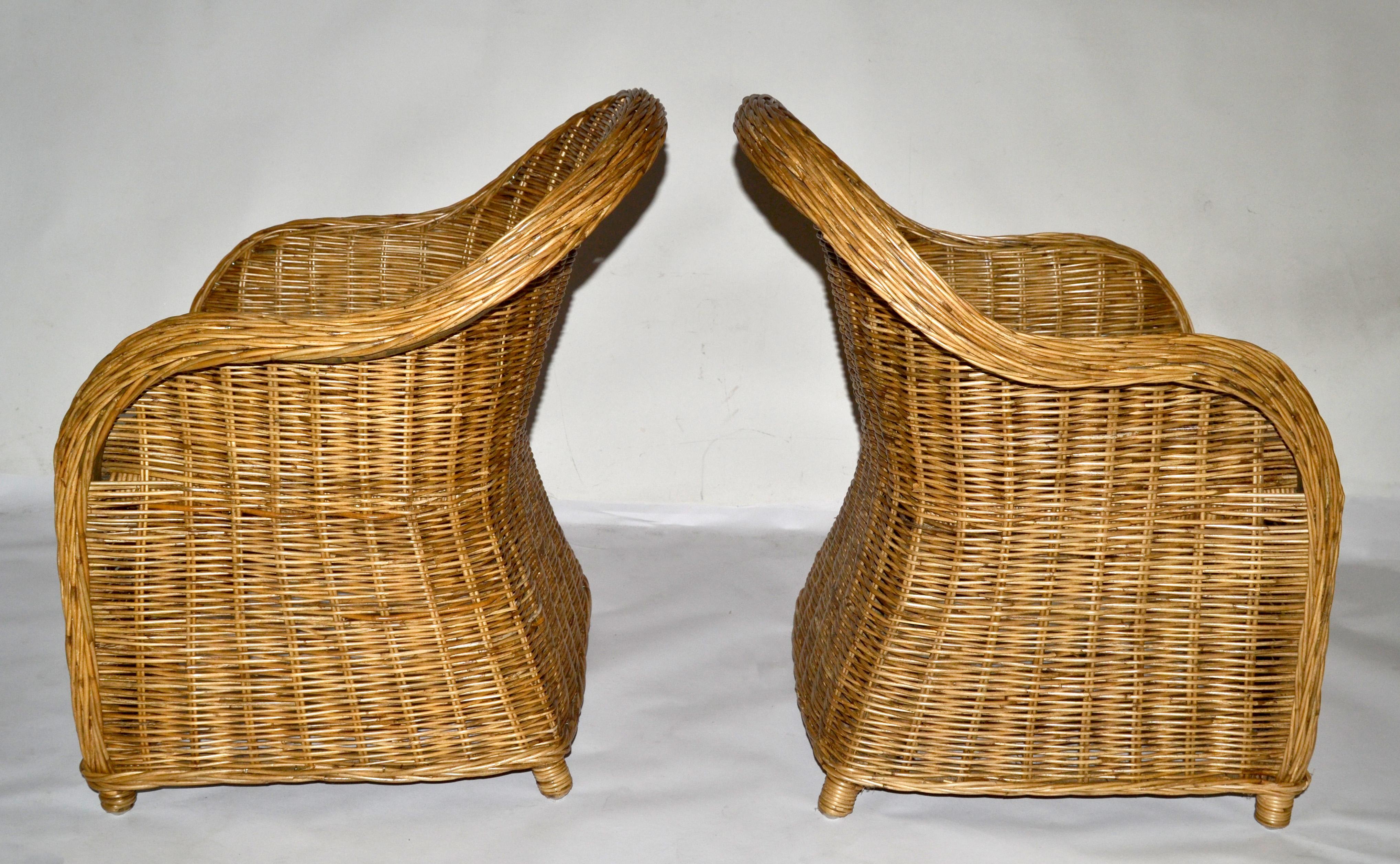 Coppia di sedie da salotto in rattan per bambini in stile bohémien degli anni '70, realizzate a mano in stile metà del secolo scorso. in vendita 4