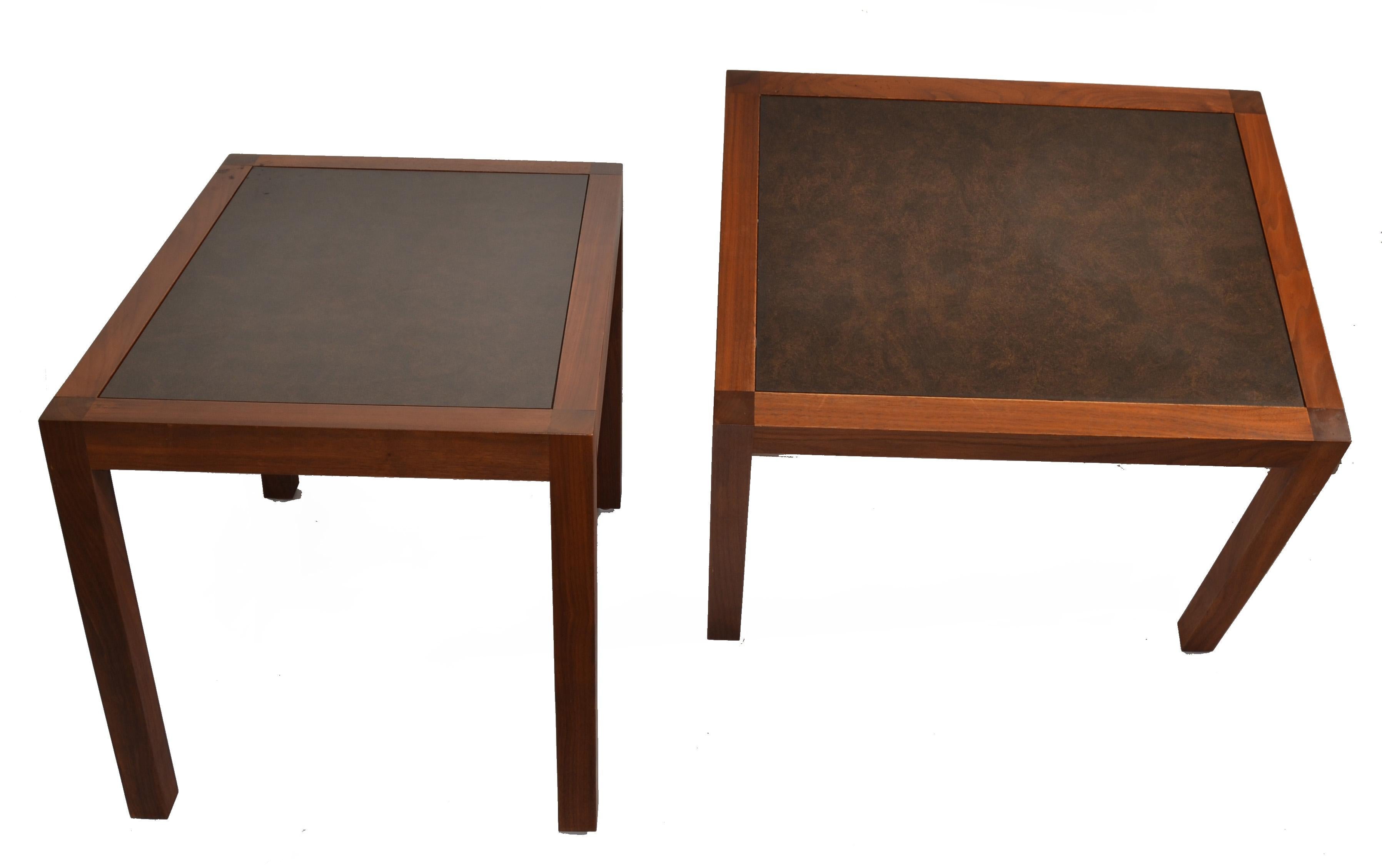 Paire de tables d'appoint Marden en noyer et cuir du milieu du siècle dernier, style Parsons, des années 1970 en vente 4