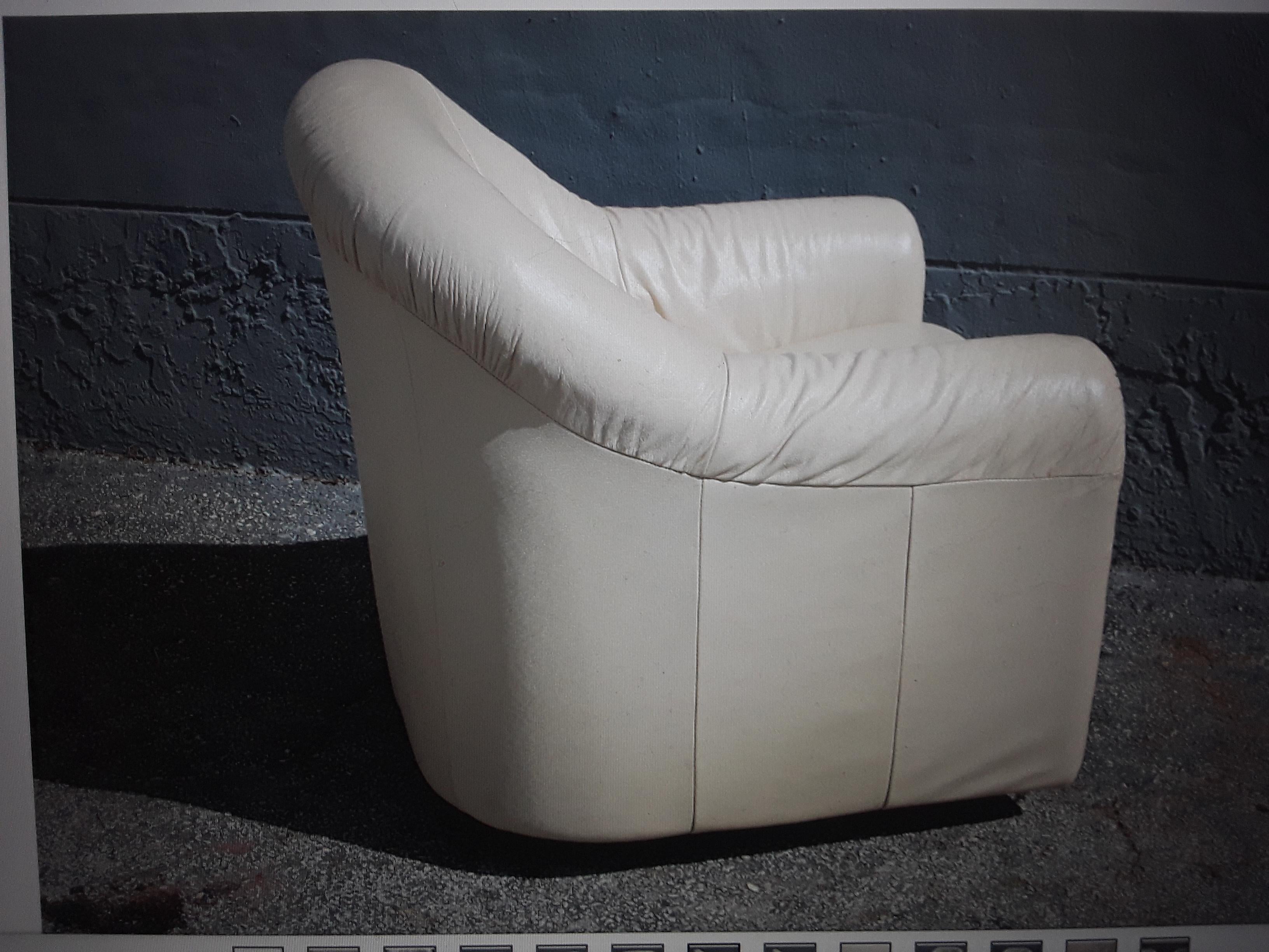 Pair 1970's Mid Century Modern Cream Tone Swivel Club Chairs For Sale 3