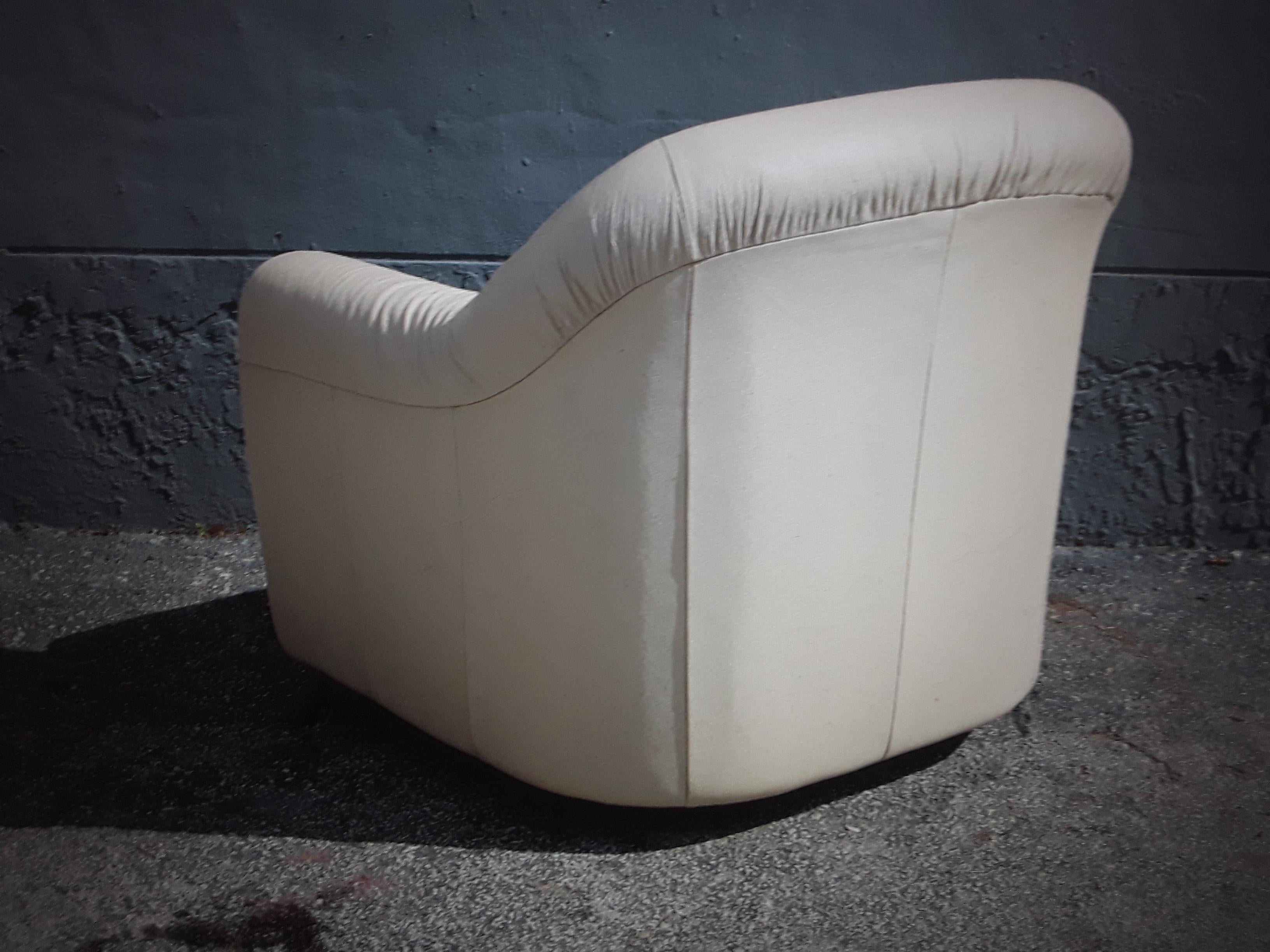 Pair 1970's Mid Century Modern Cream Tone Swivel Club Chairs For Sale 5