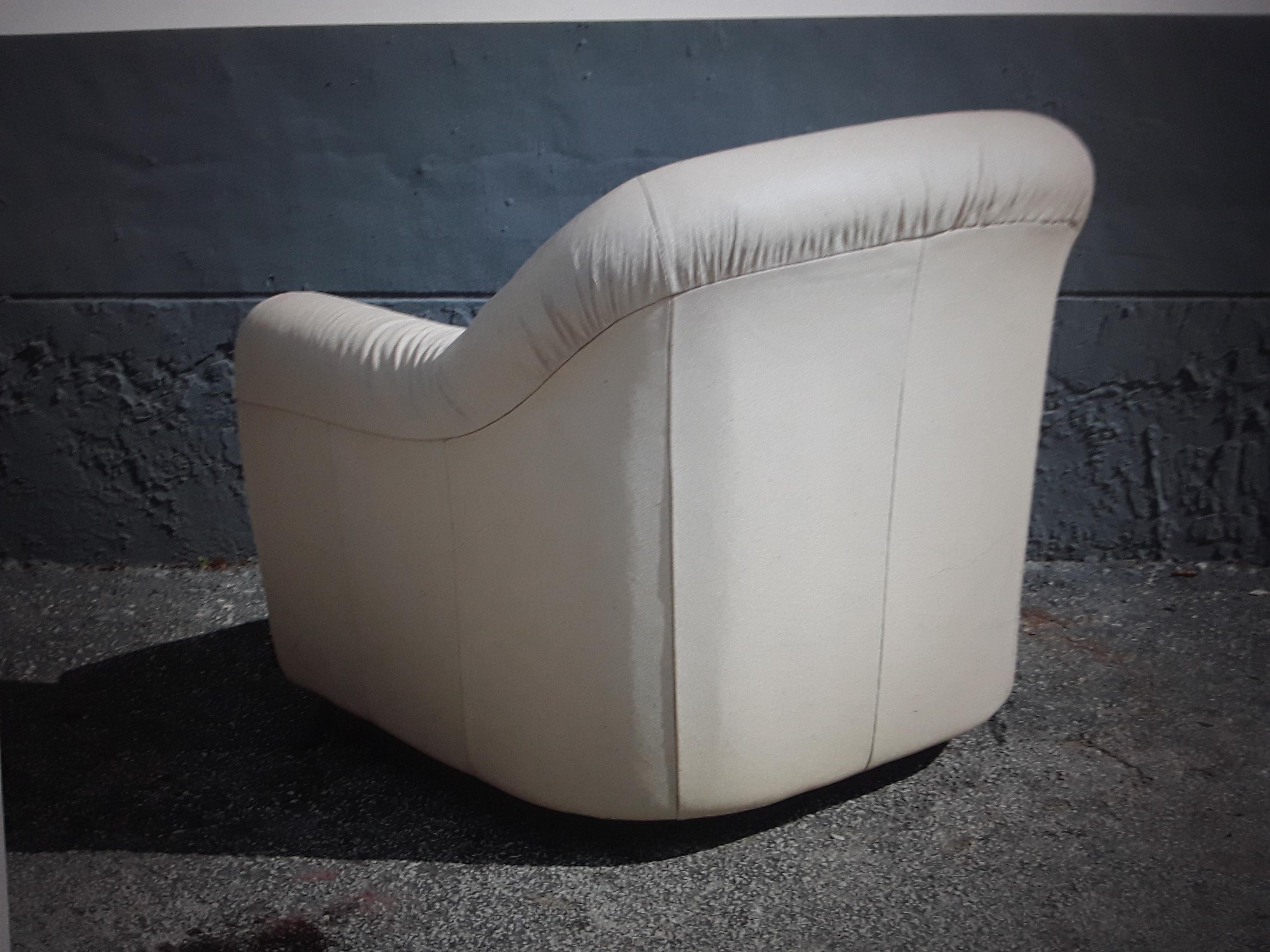 Pair 1970's Mid Century Modern Cream Tone Swivel Club Chairs For Sale 6
