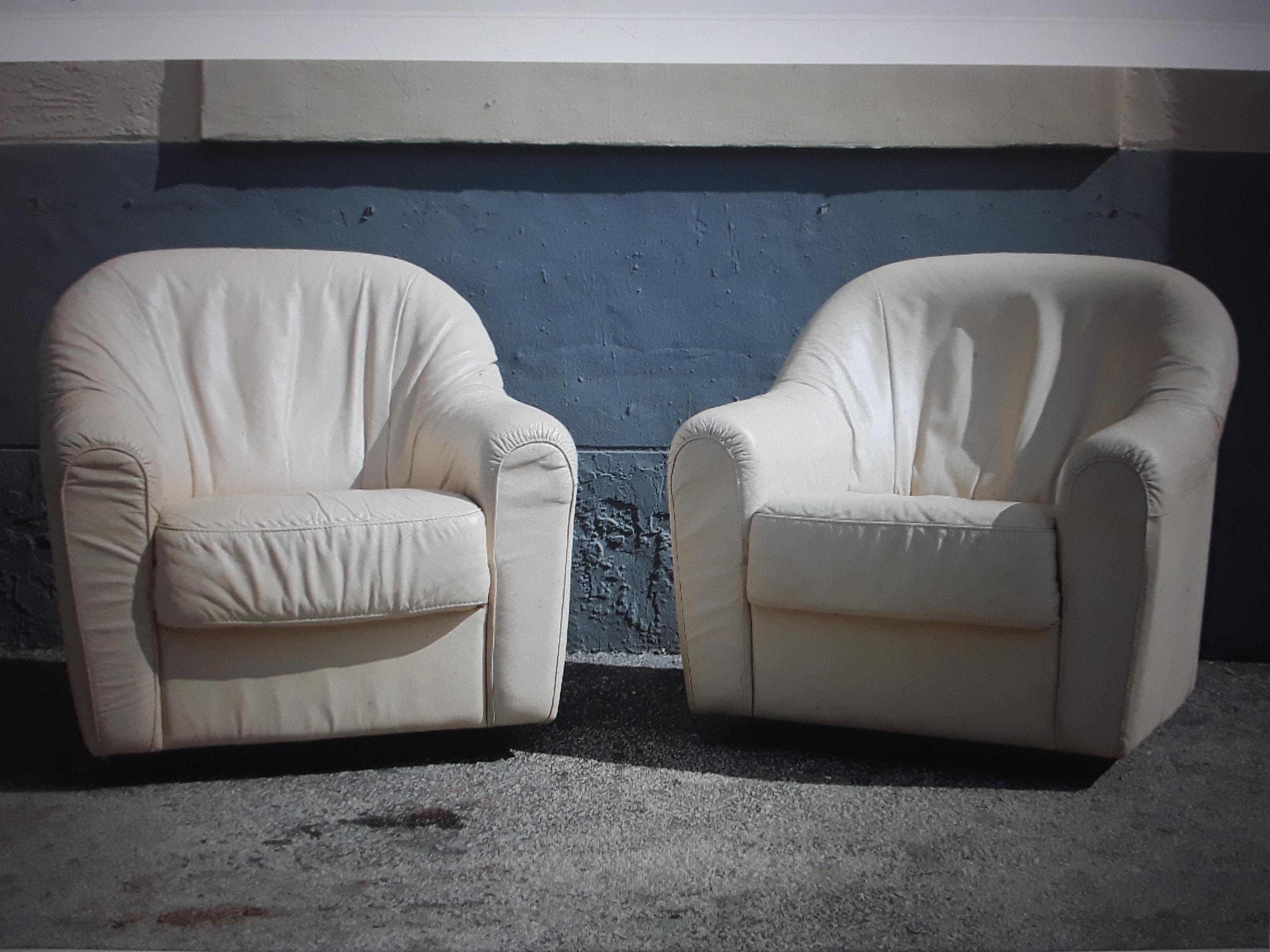 Pair 1970's Mid Century Modern Cream Tone Swivel Club Chairs For Sale 10