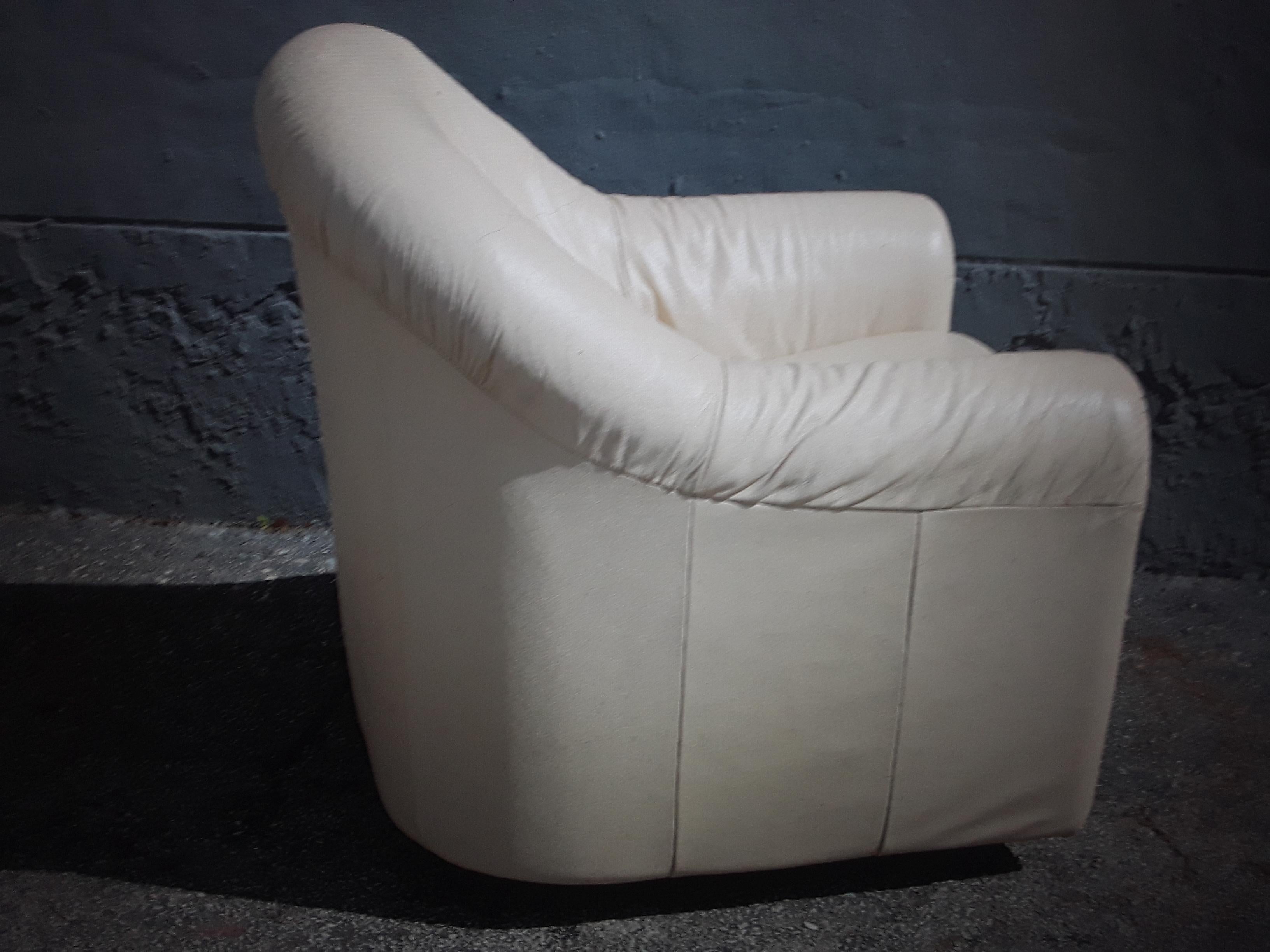 Pair 1970's Mid Century Modern Cream Tone Swivel Club Chairs For Sale 2