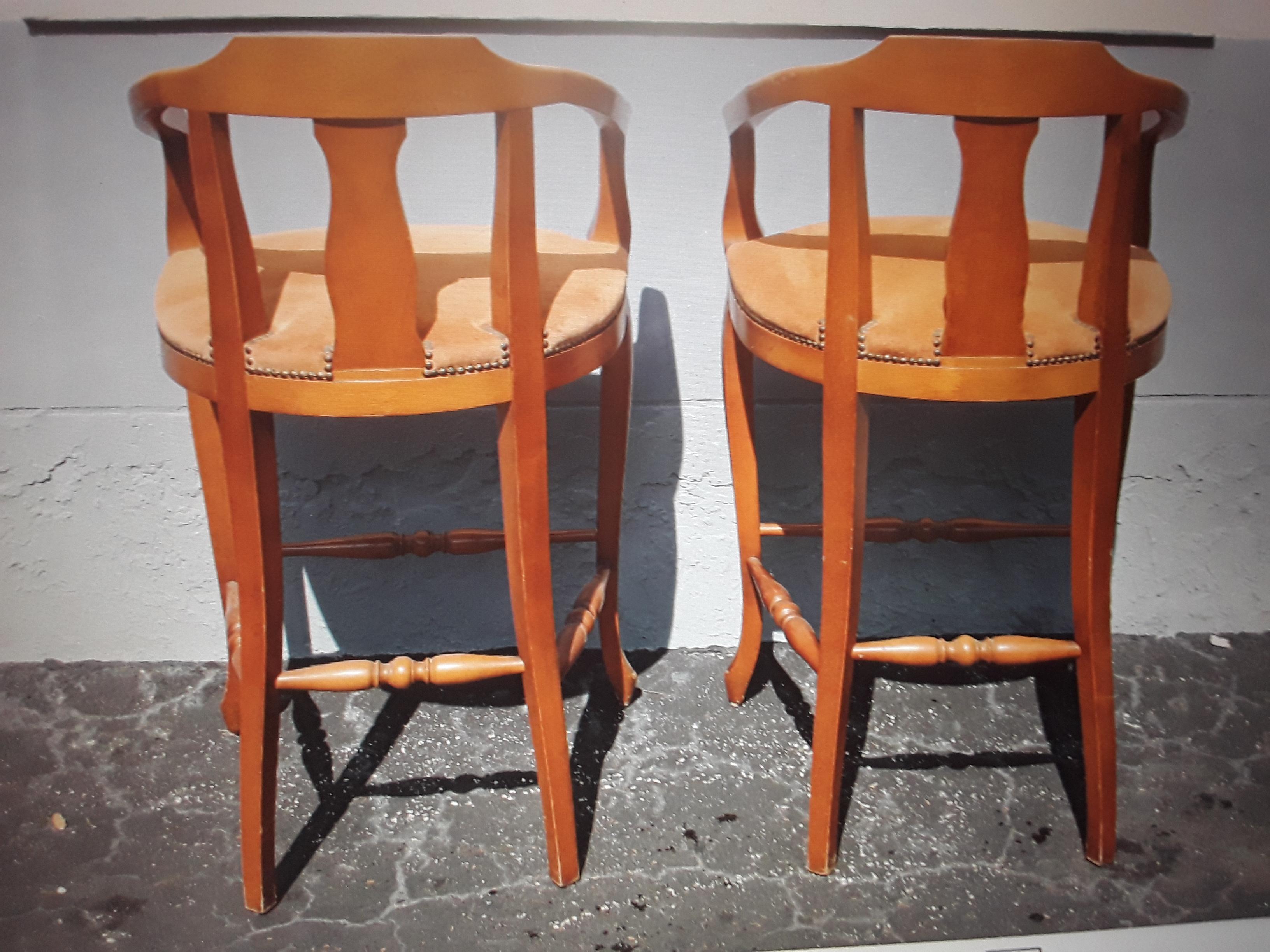 Pair 1970's Vintage Traditional style Bar Stools For Sale 1