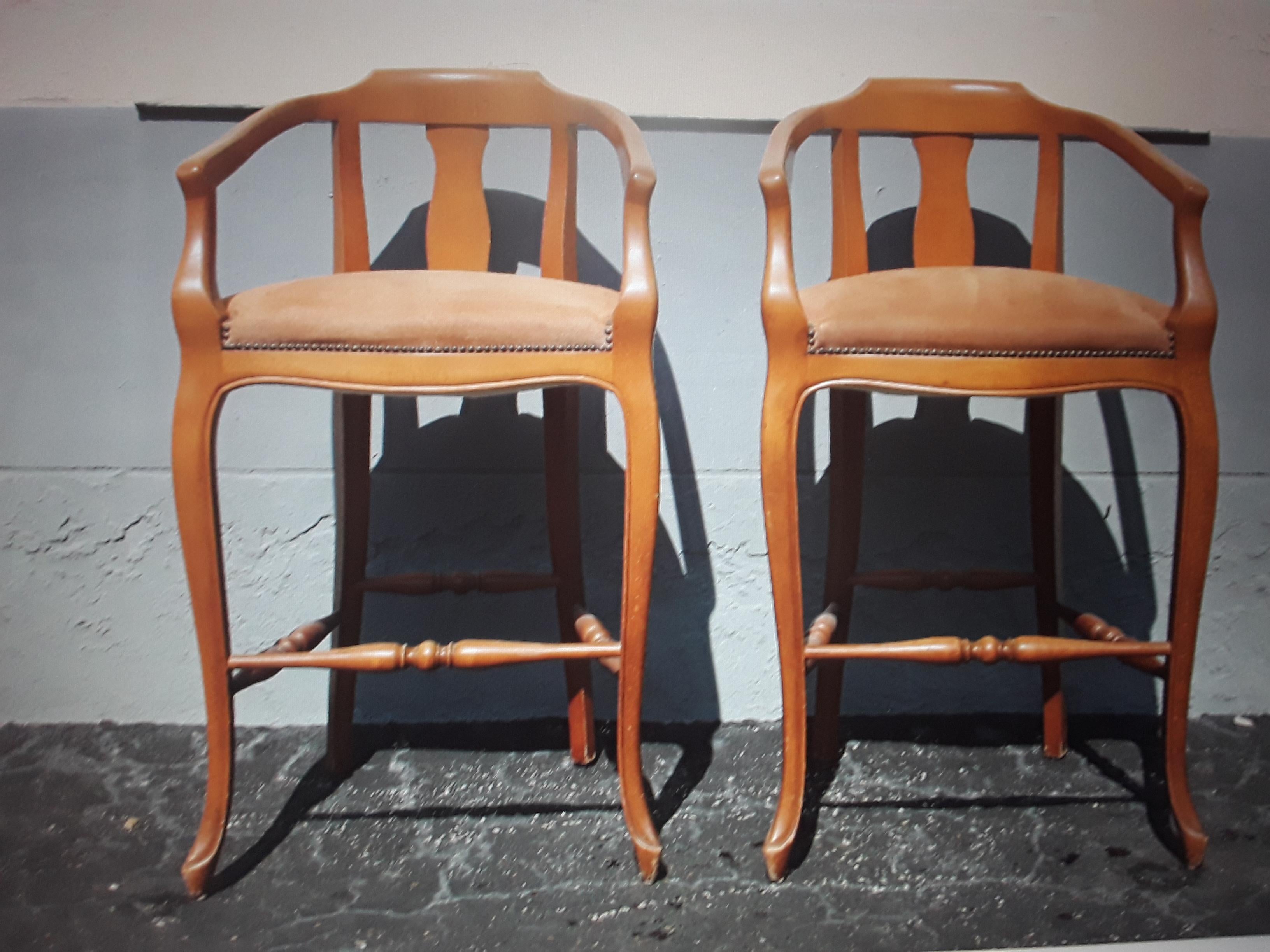 Pair 1970's Vintage Traditional style Bar Stools For Sale 2