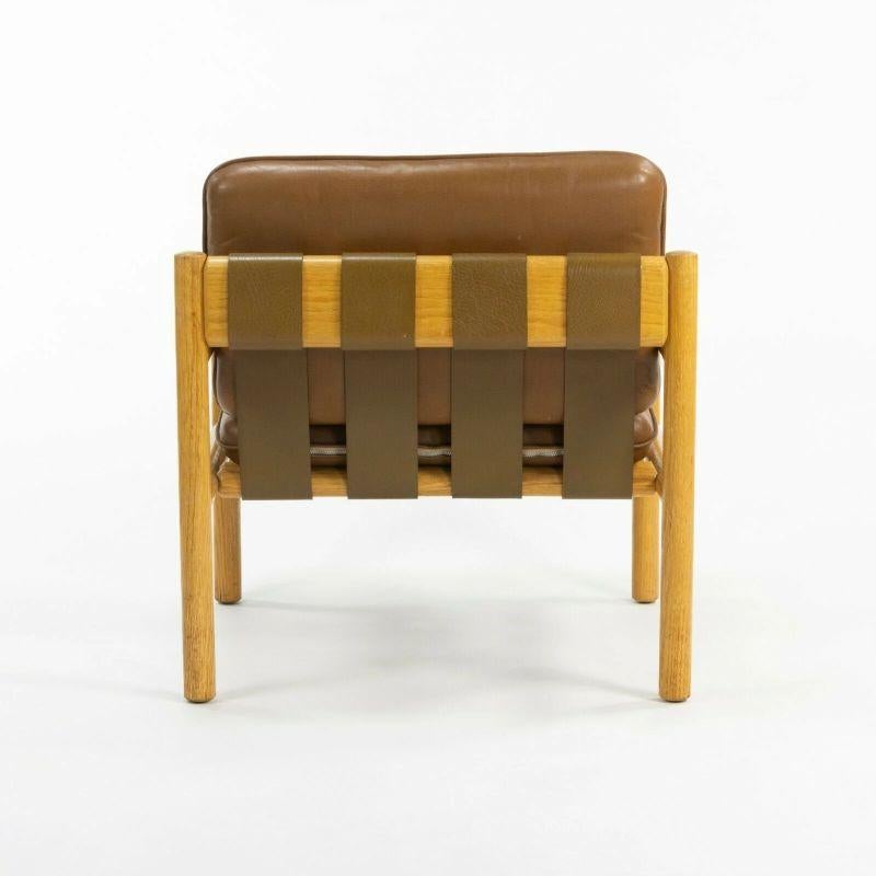 Paar 1976 Nicos Zographos Saronis Leder & OAK Lounge Stühle (Ende des 20. Jahrhunderts) im Angebot
