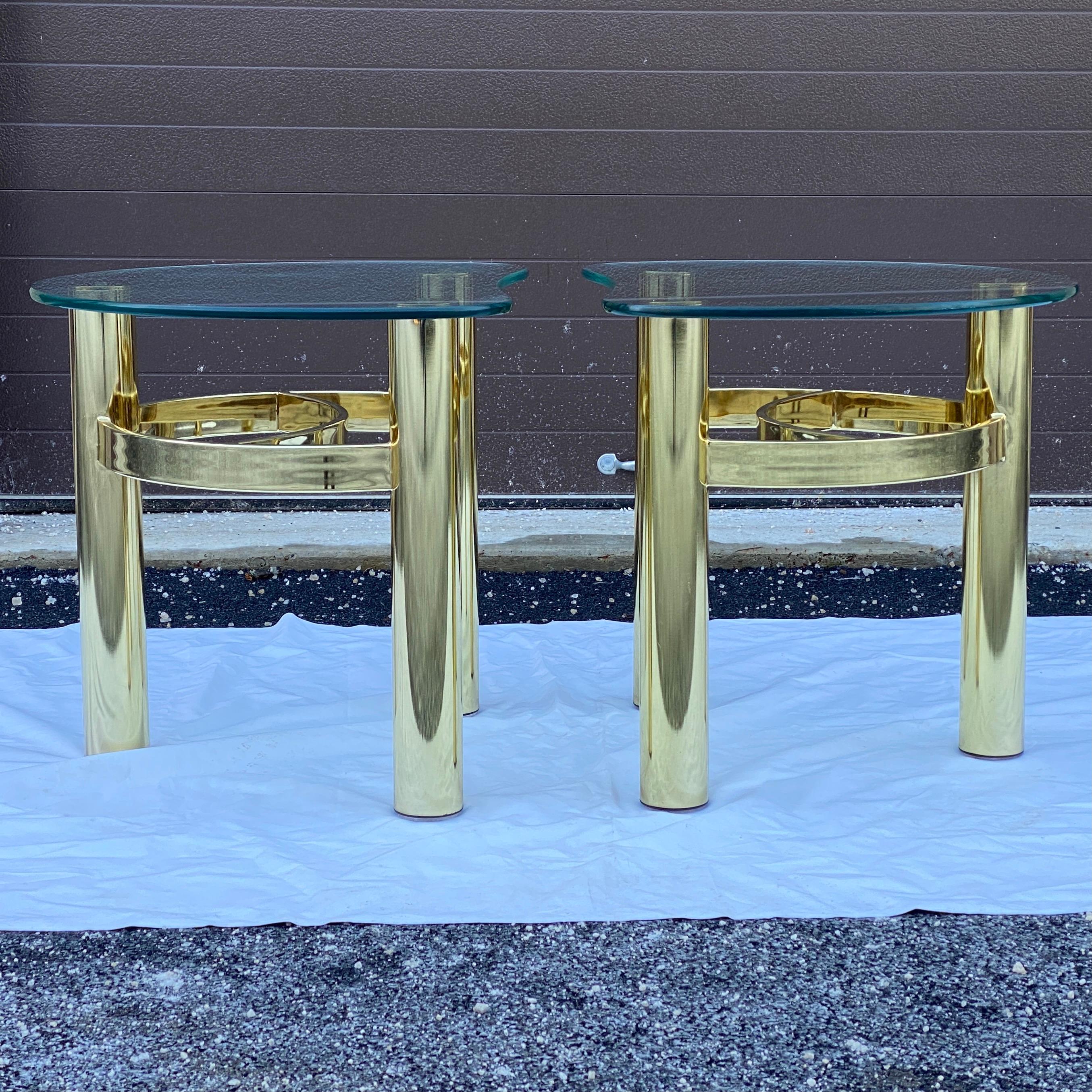 Pair 1980's Modern Kidney Shaped Glass Brass Side Tables In Good Condition For Sale In West Chester, PA