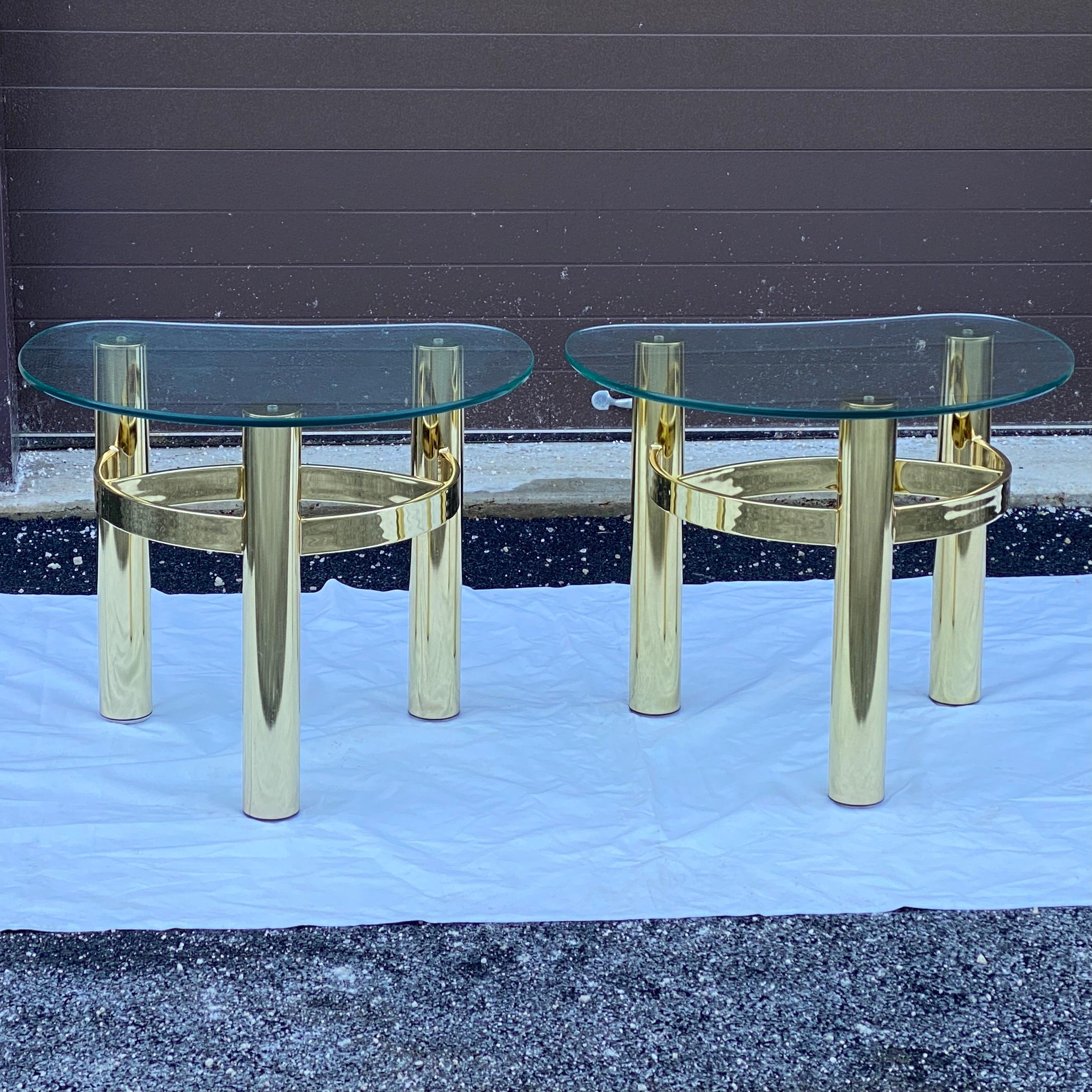 20th Century Pair 1980's Modern Kidney Shaped Glass Brass Side Tables For Sale