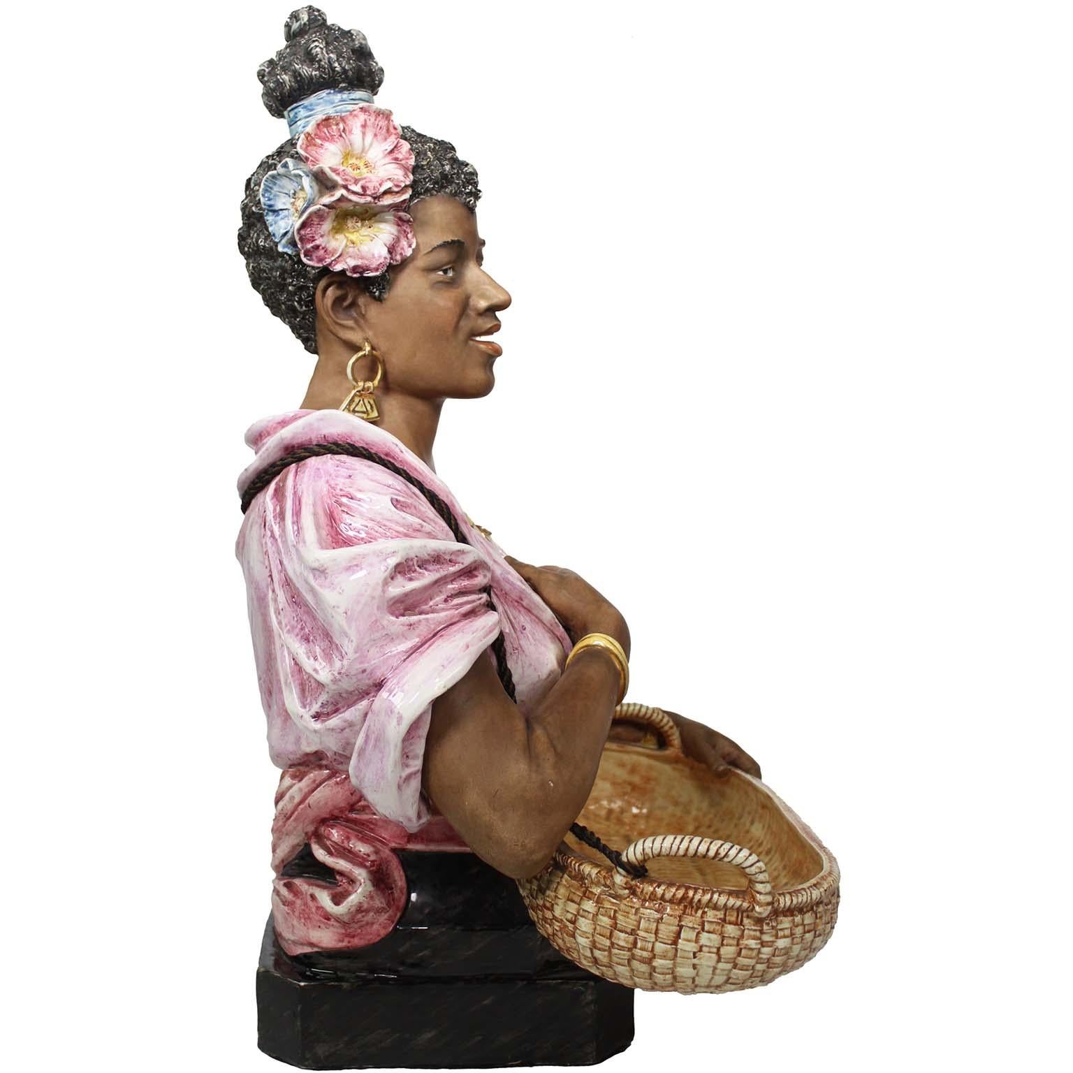 Paire de bustes en majolique du XIX-XXe siècle ' the Banjo Player and the Flower Lady ' en vente 2