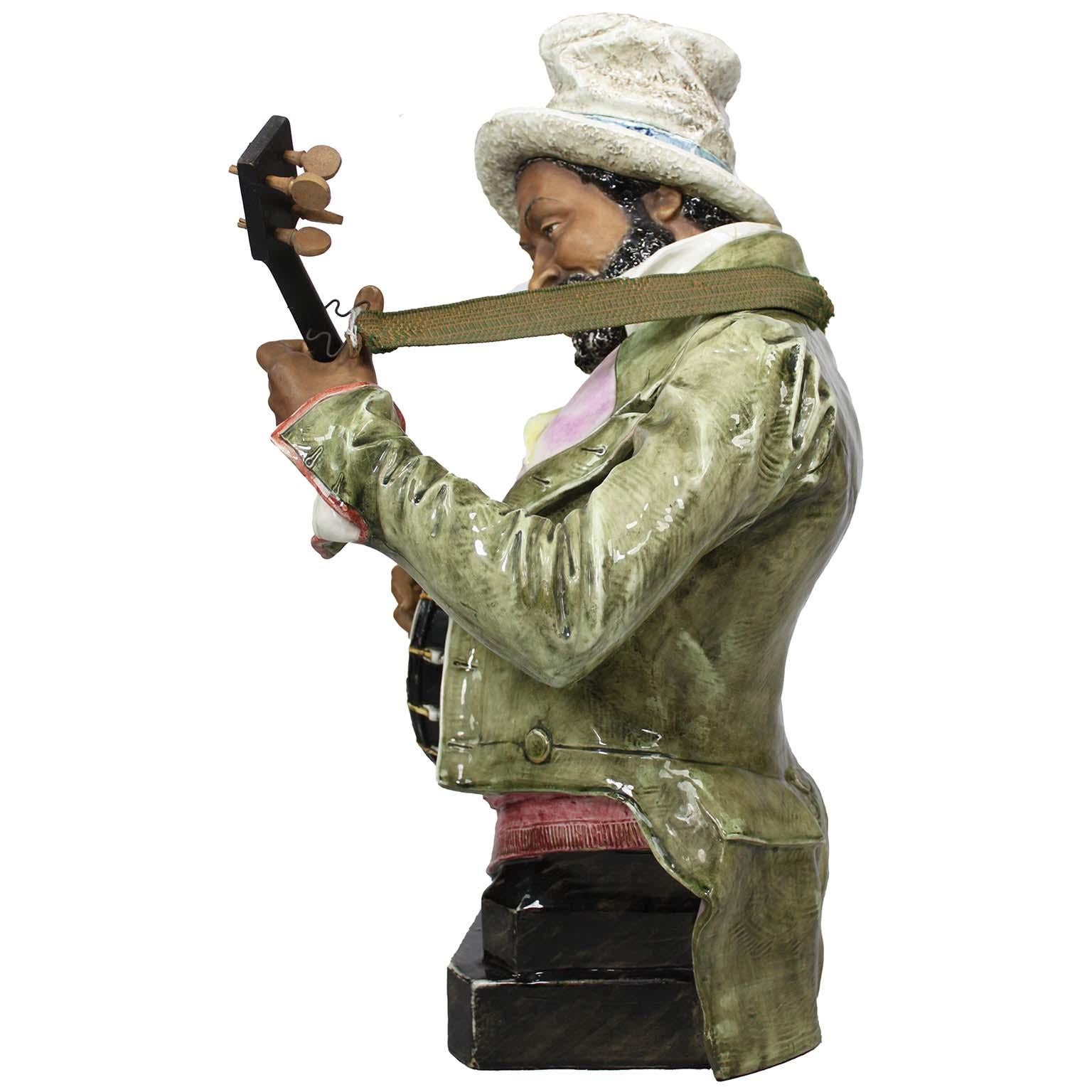 Paire de bustes en majolique du XIX-XXe siècle ' the Banjo Player and the Flower Lady ' en vente 8