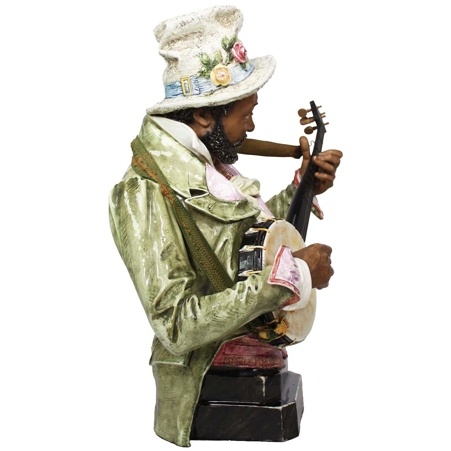 Paire de bustes en majolique du XIX-XXe siècle ' the Banjo Player and the Flower Lady ' en vente 10