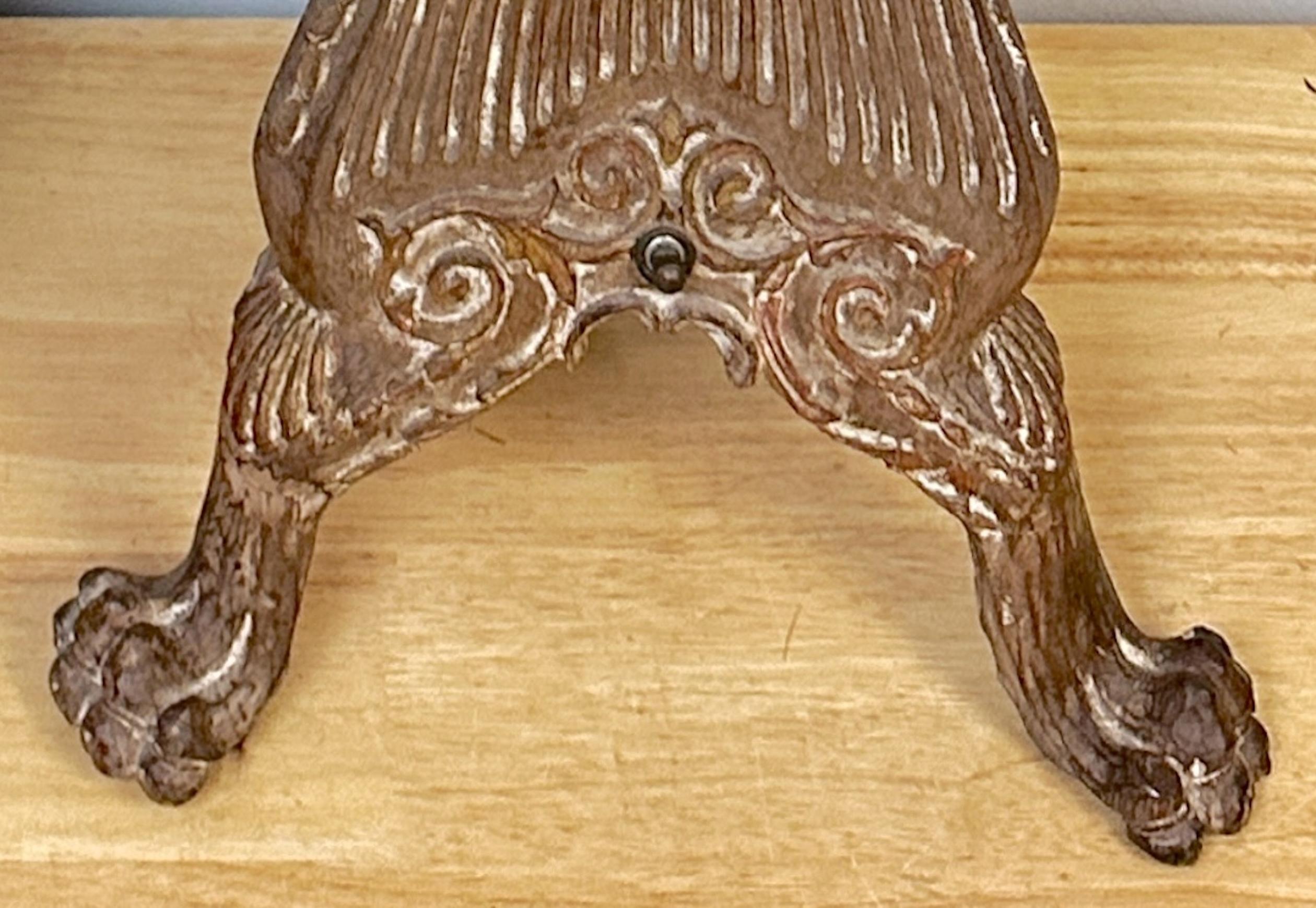 Sculpté à la main Paire de chandeliers à bougeoirs de style Adam du 19e siècle en pin sculpté et doré, maintenant électrifiés en vente