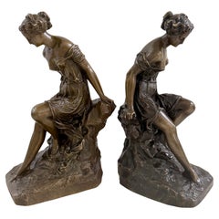 Paire de serre-livres/ Sculptures en bronze de l'école de Clodion, 19e siècle