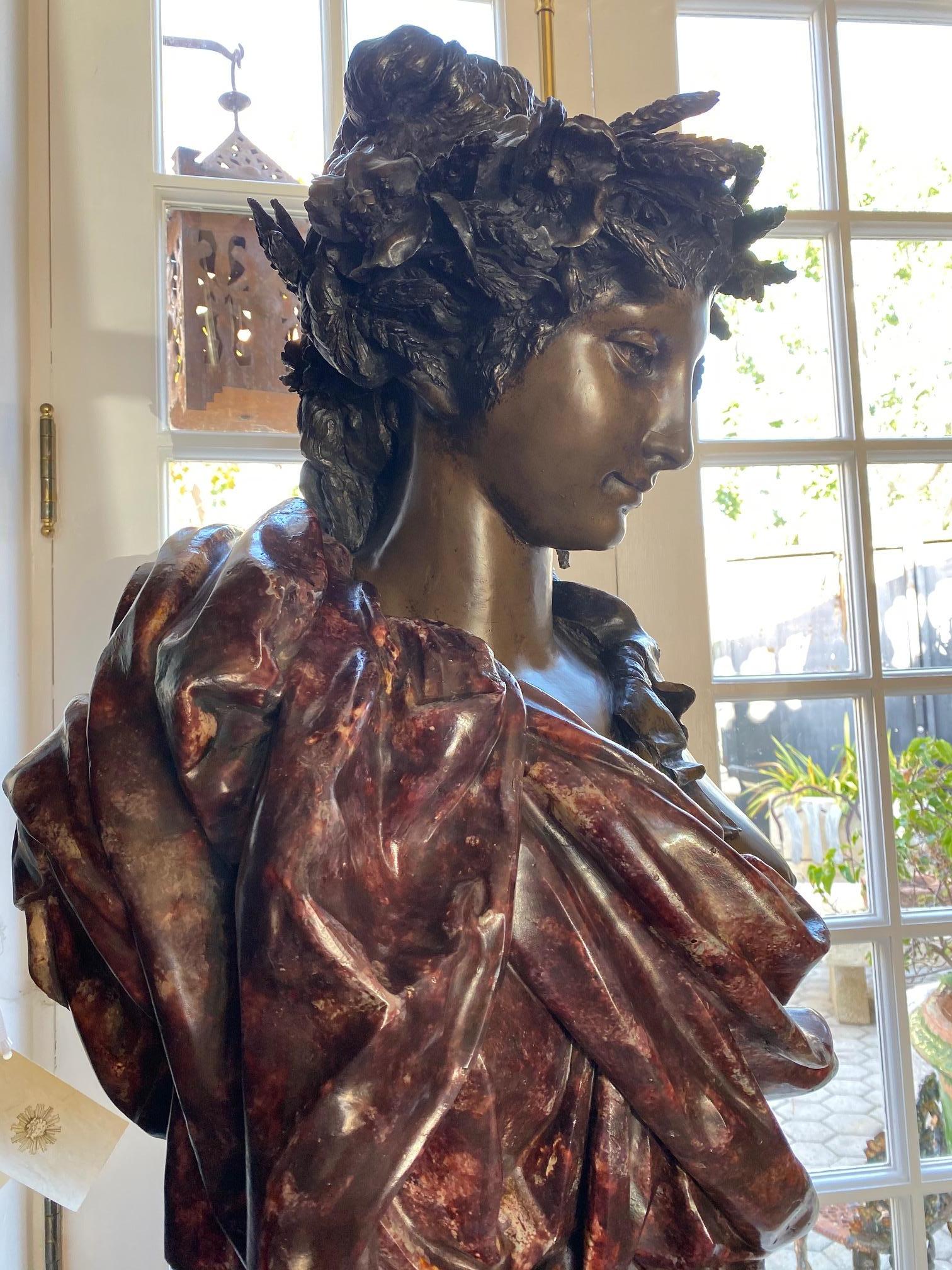 Résine Paire de bustes représentant l'été & Printemps Sculptures Statues sur piédestaux LA Antiques en vente