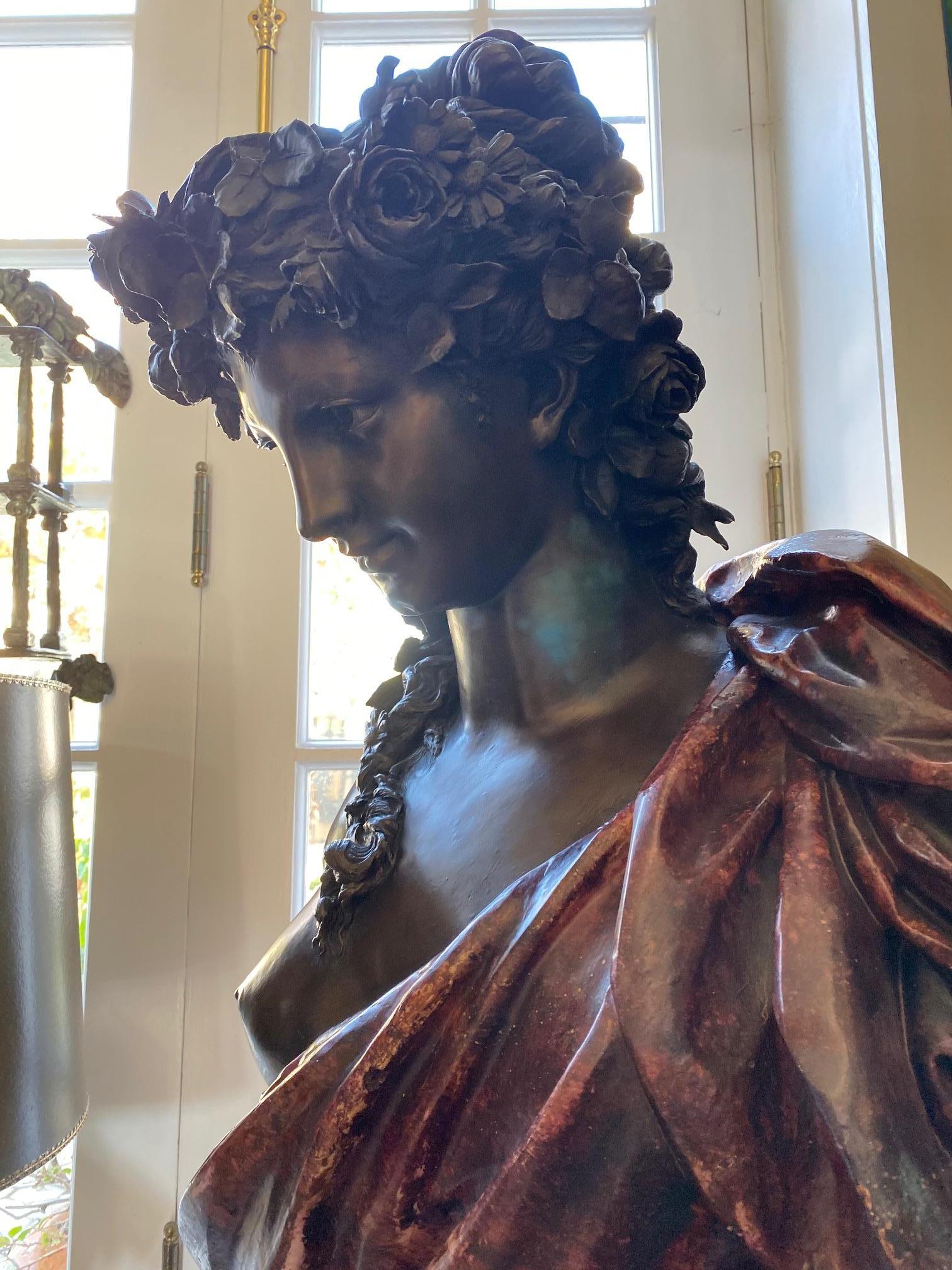 Paire de bustes représentant l'été & Printemps Sculptures Statues sur piédestaux LA Antiques en vente 2