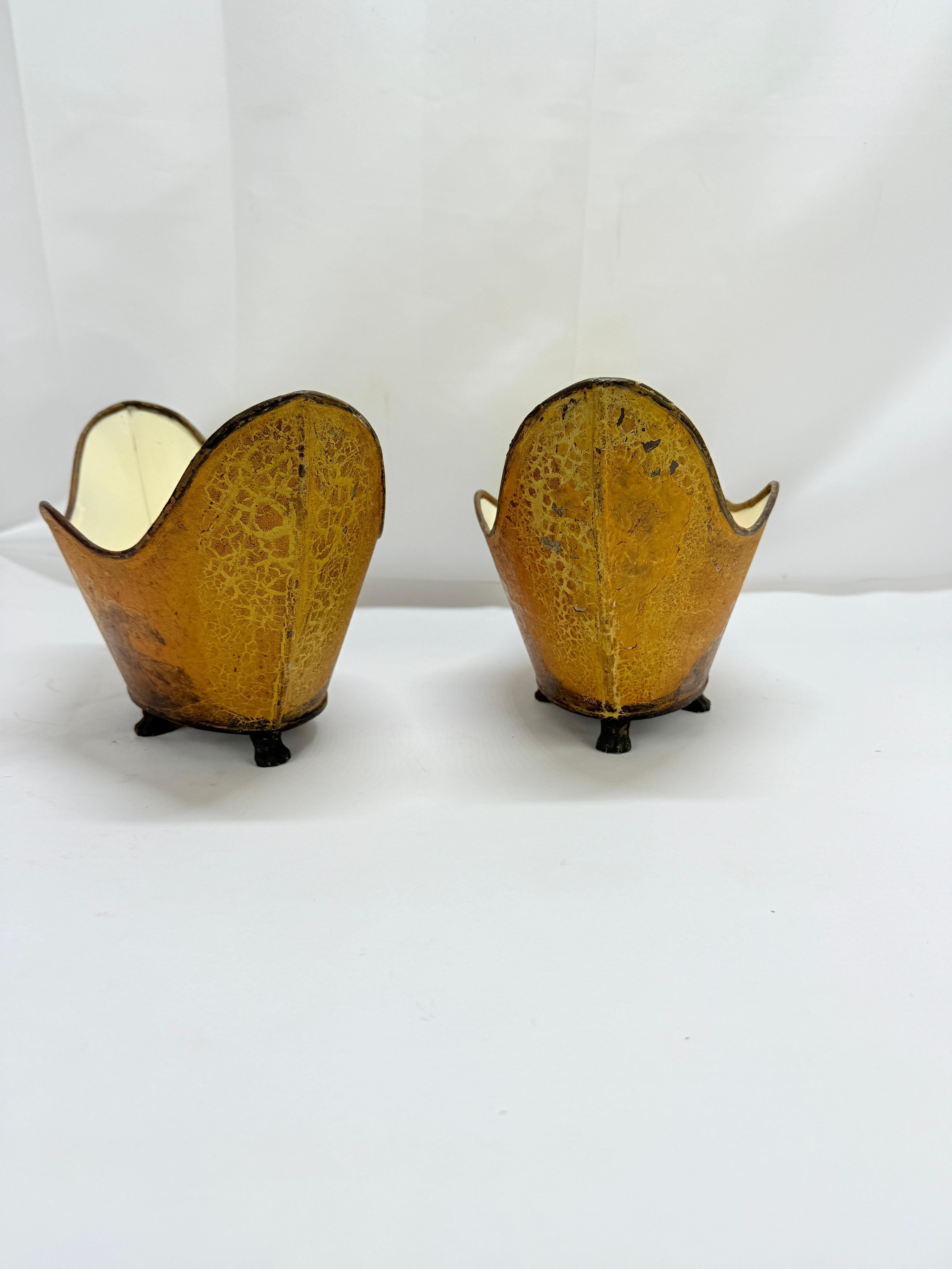 XIXe siècle Paire de Cachepots en papier mâché et peints de style Régence anglaise, 19e C. Scènes équestres en vente