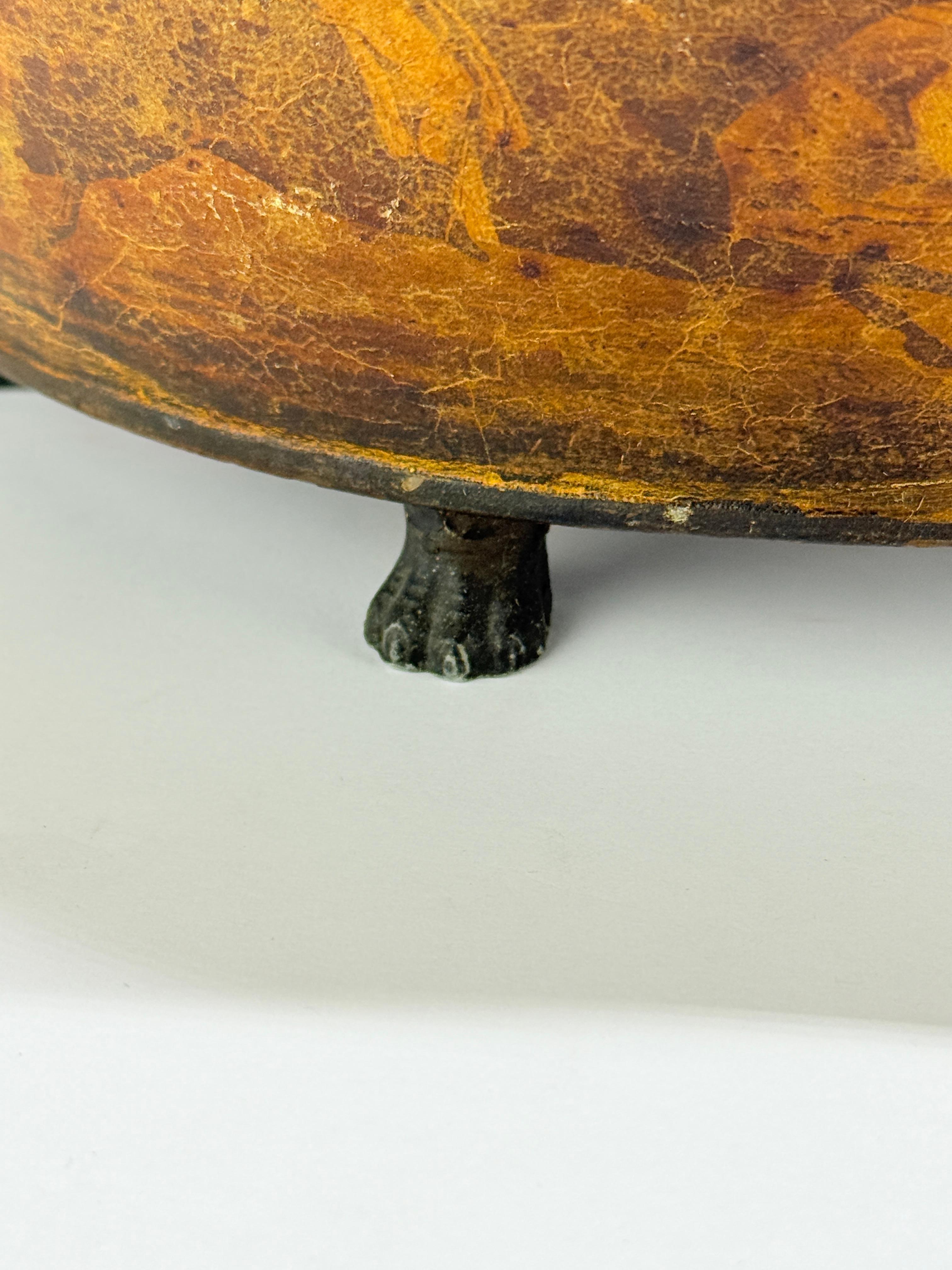 Paire de Cachepots en papier mâché et peints de style Régence anglaise, 19e C. Scènes équestres en vente 1