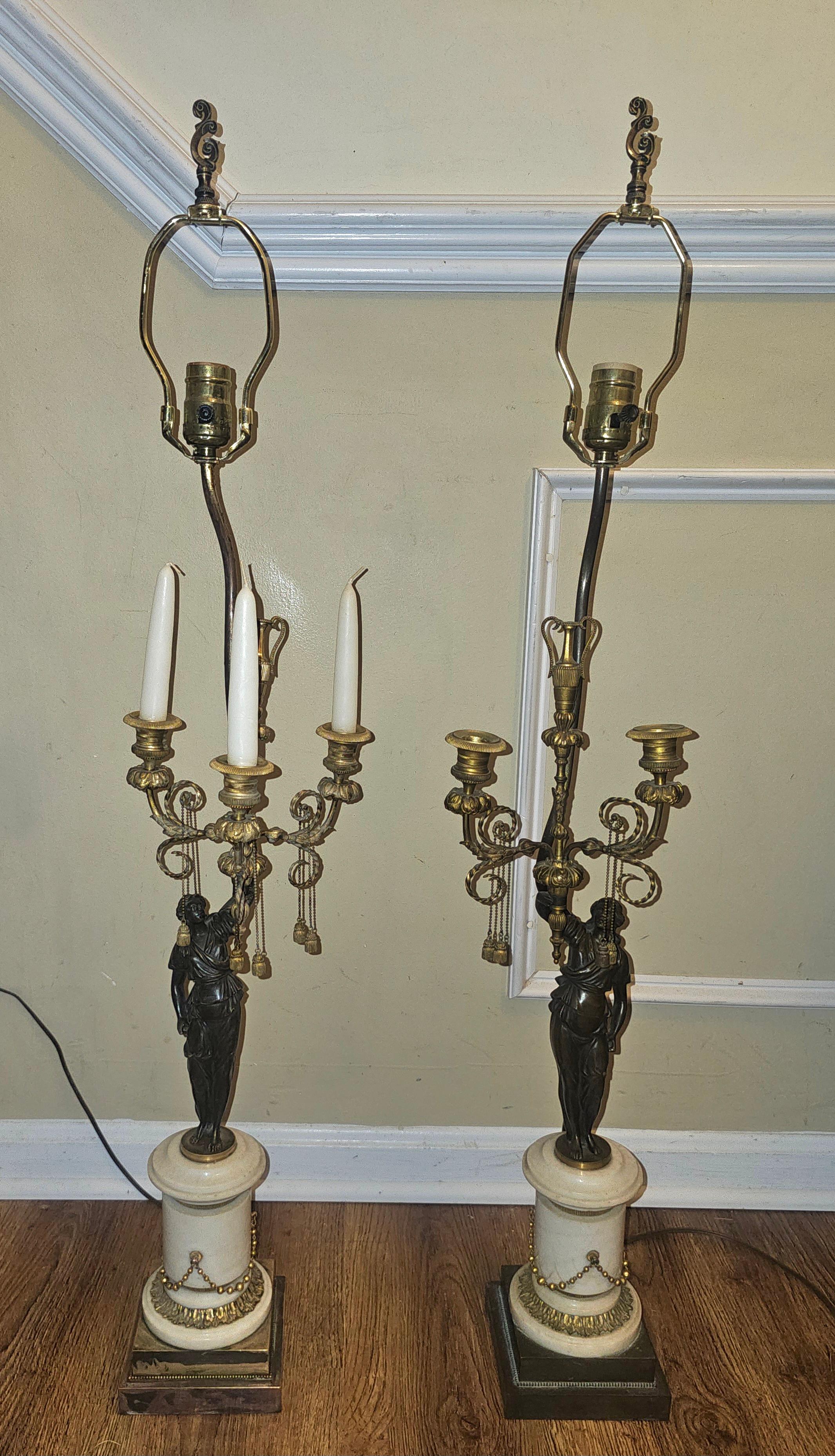 Anglo-giapponese Pair 19th C. French Empire Marble and Bronze Figural Candelabra Mounted as Lamps in vendita