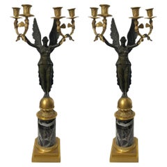 Coppia di candelabri francesi impero in bronzo dorato A.I.C. con figure di fanciulle alate