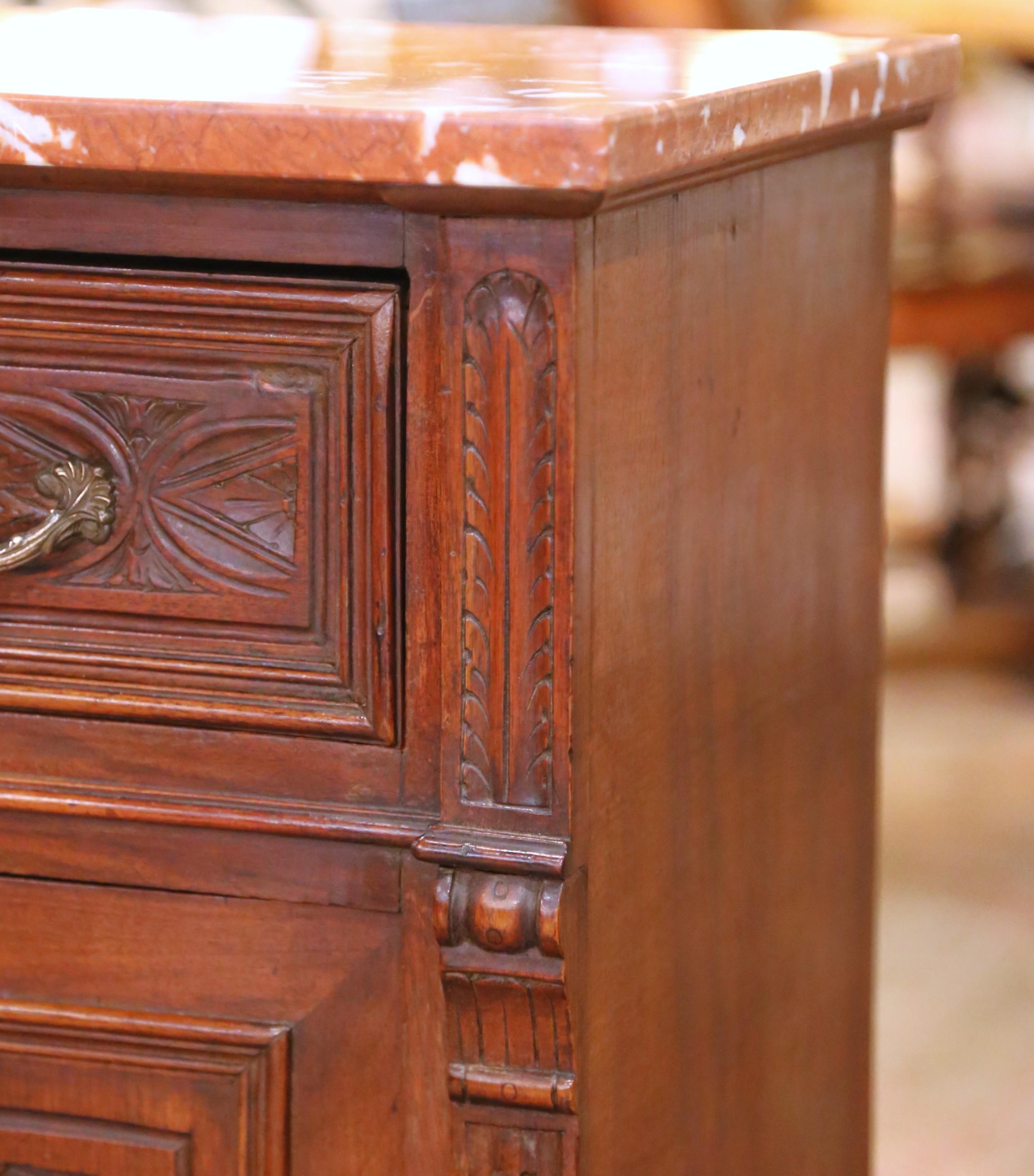 Paire de tables de chevet en acajou Louis XIII français du C.C. avec dessus en marbre rouge en vente 7