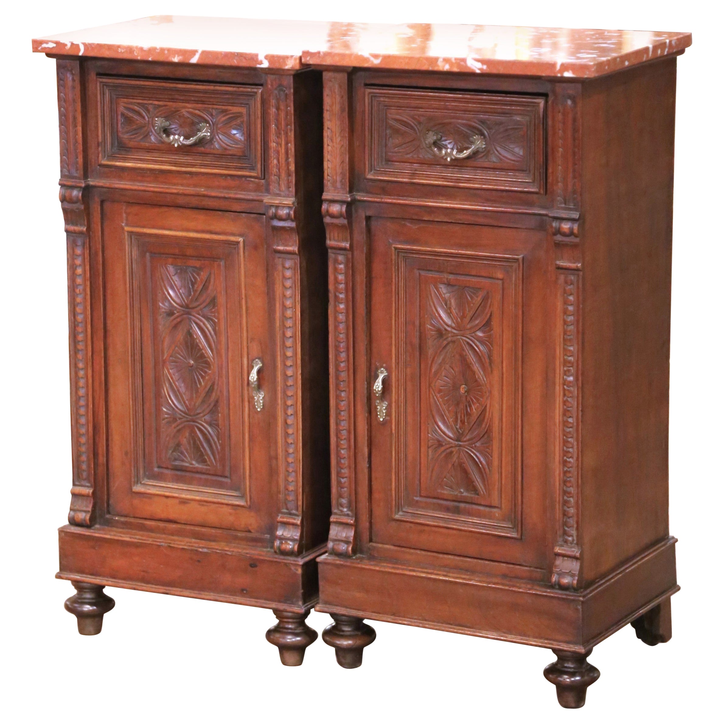 Paire de tables de chevet en acajou Louis XIII français du C.C. avec dessus en marbre rouge en vente