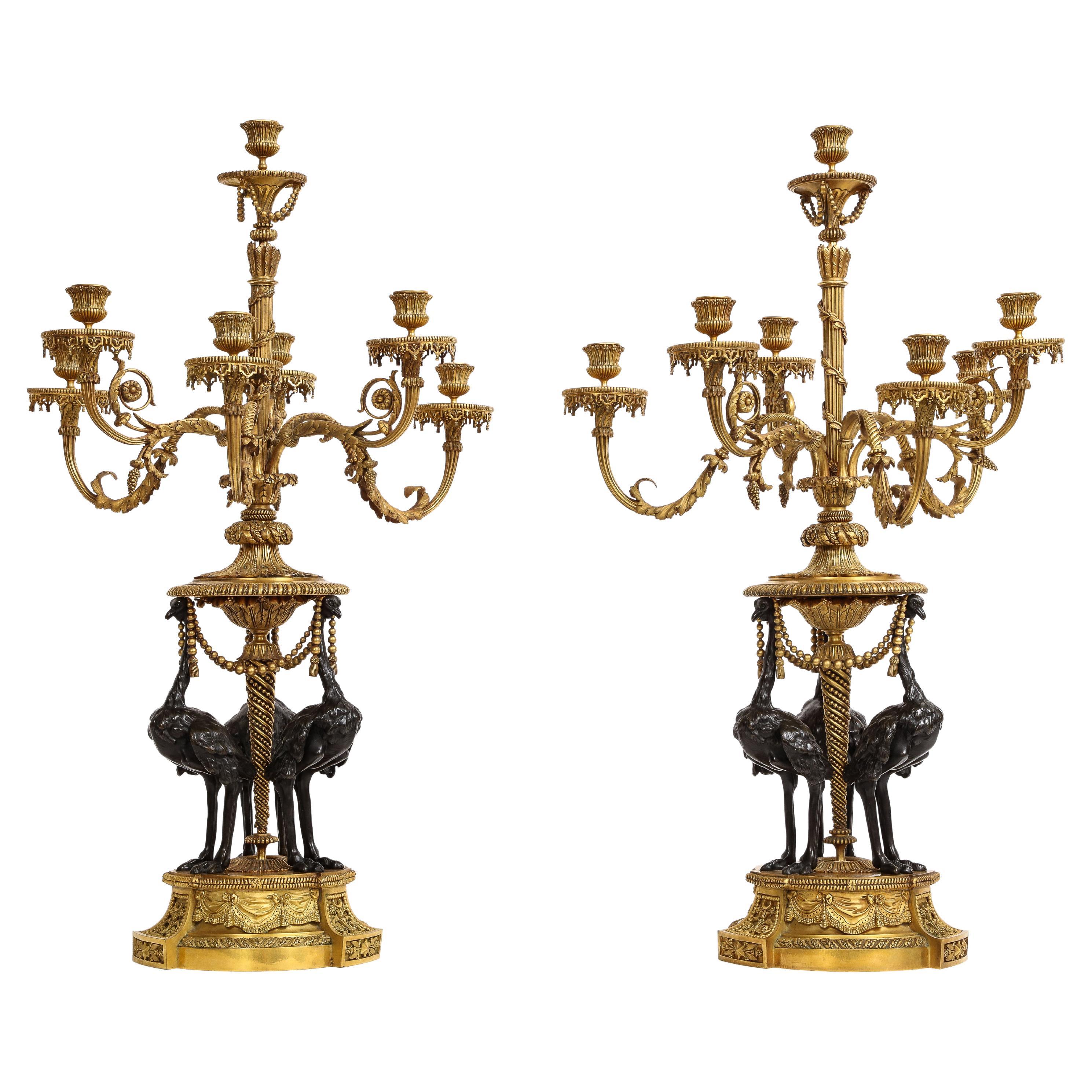 Paire de chandeliers à 7 branches en bronze doré et patiné de style Louis XVI du 19e C., A.I.C.
