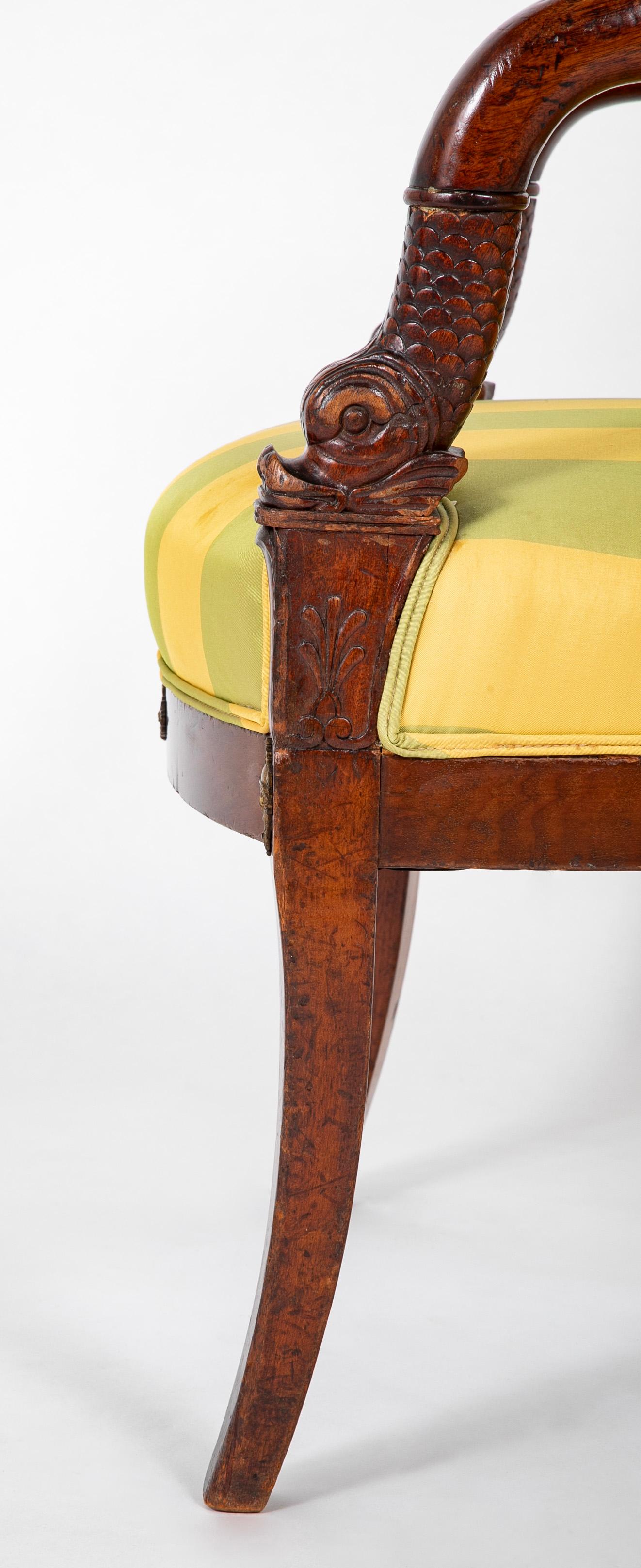 Paar französische Empire-Sessel aus Mahagoni des 19. Jahrhunderts, gepolstert, mit Bronzebeschlägen im Angebot 6