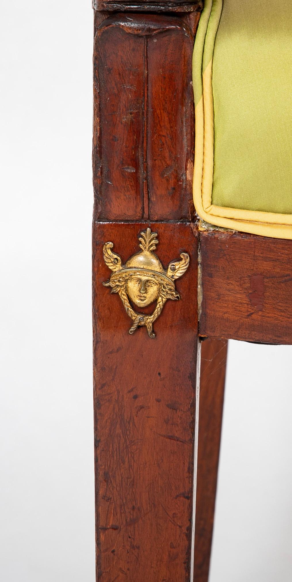 Paar französische Empire-Sessel aus Mahagoni des 19. Jahrhunderts, gepolstert, mit Bronzebeschlägen (20. Jahrhundert) im Angebot