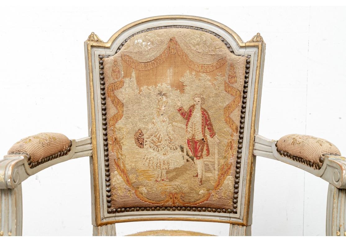Paire de Fauteuils décorés à la peinture et à la dorure datant du 19ème siècle. en vente 8
