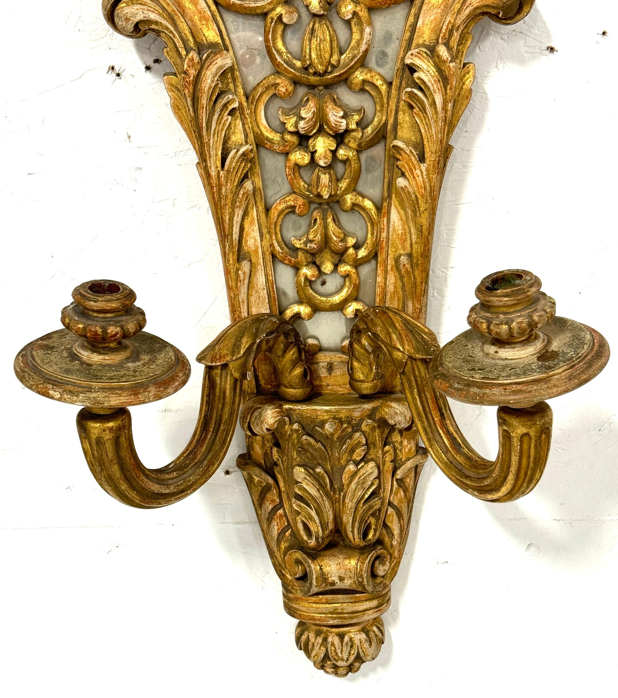Coppia di applique da parete in stile Regence francese del XIX secolo in legno dorato intagliato e specchiato in vendita 4