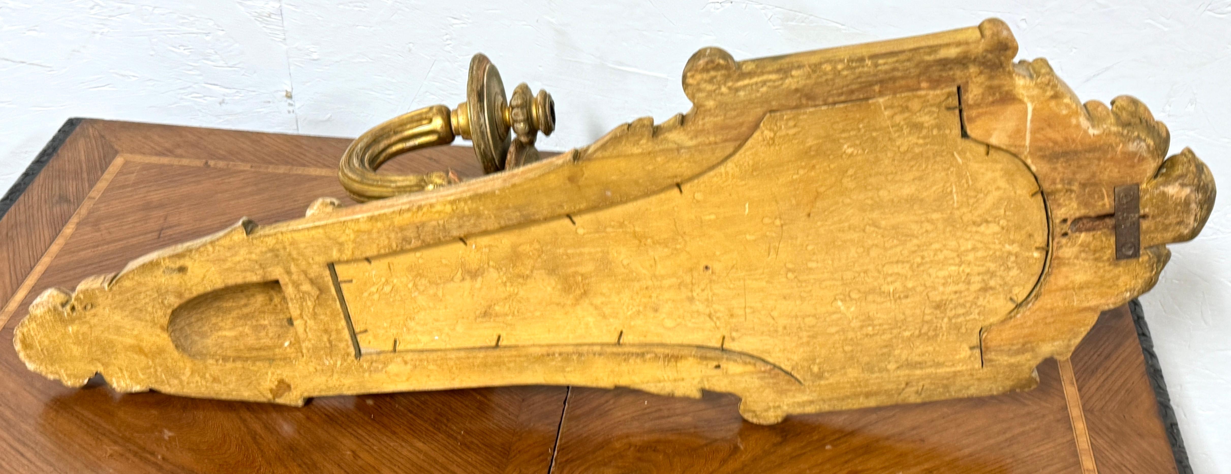 Coppia di applique da parete in stile Regence francese del XIX secolo in legno dorato intagliato e specchiato in vendita 5