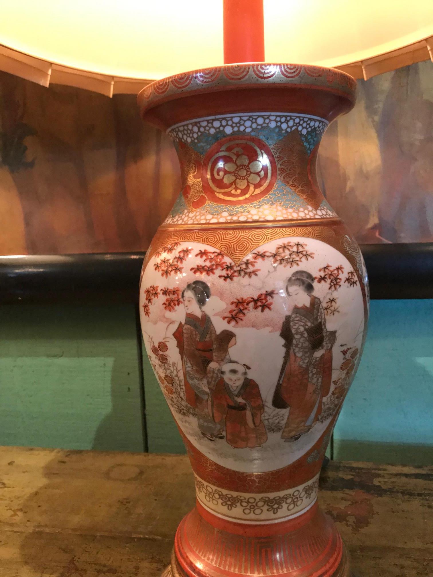 Paar Kutani-Meiji-Vasen, Porzellan-Urnen, Tischlampen, Antiquitäten, LA-Leuchten  (Meiji-Periode) im Angebot