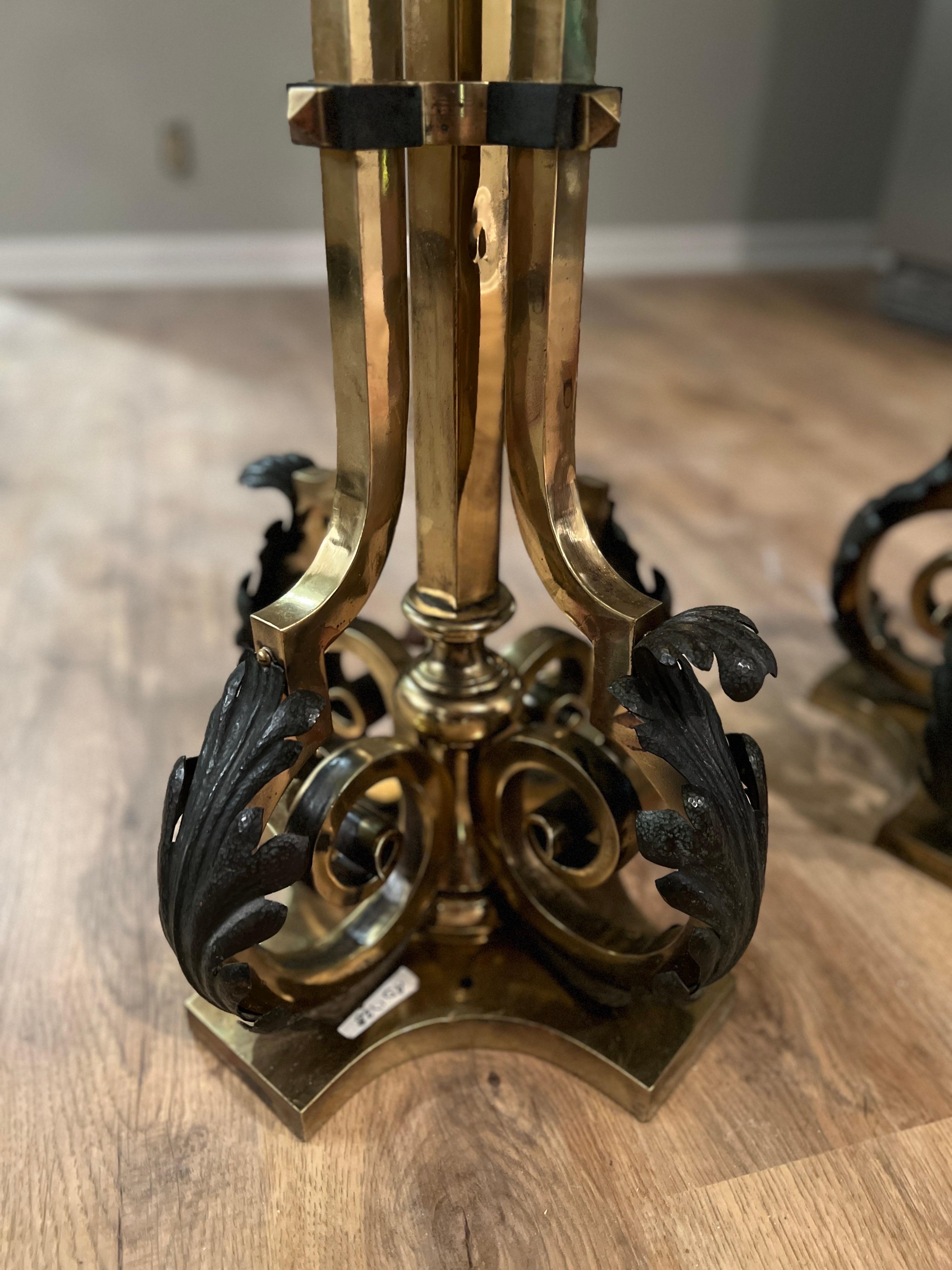 Coppia di lampade da terra neoclassiche russe del XIX secolo in bronzo, ferro e piume in vendita 4
