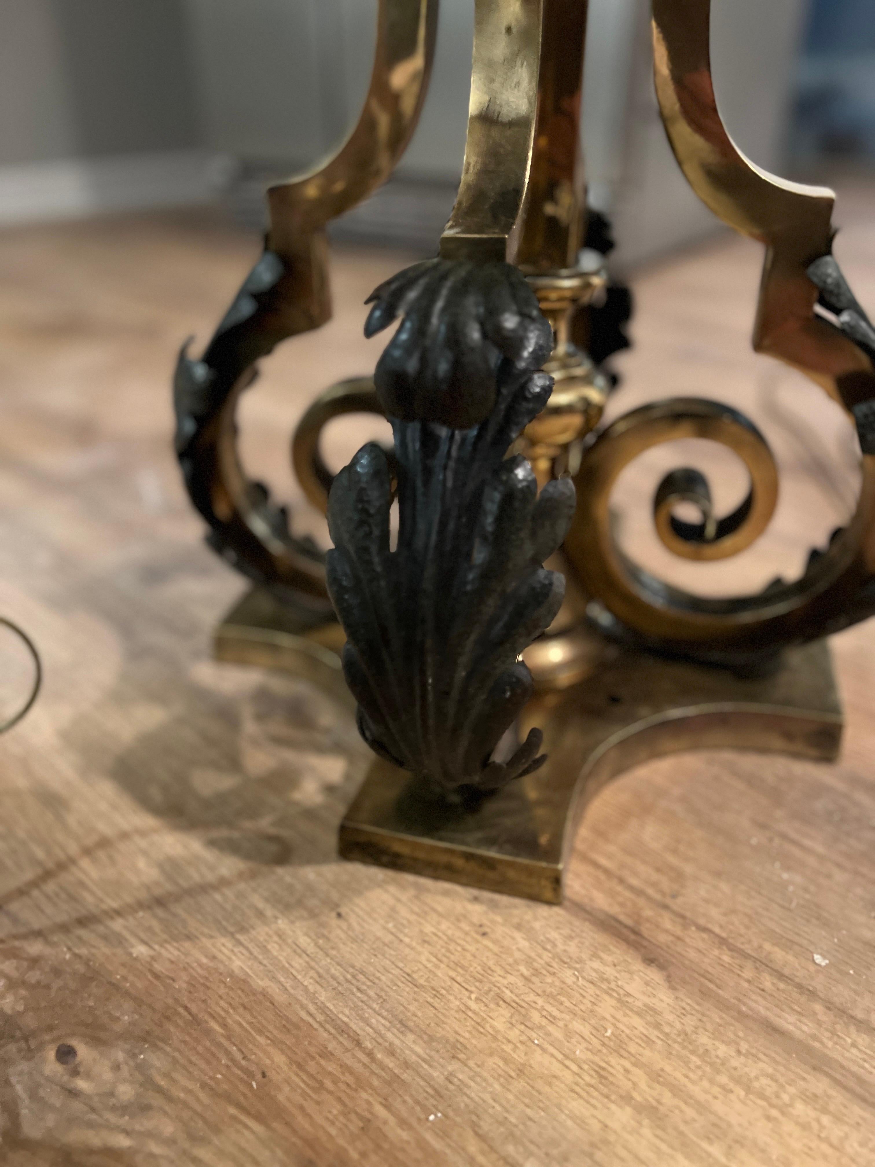 Paire de lampadaires russes néoclassiques du 19ème siècle en bronze, fer et tiges de plumes en vente 5