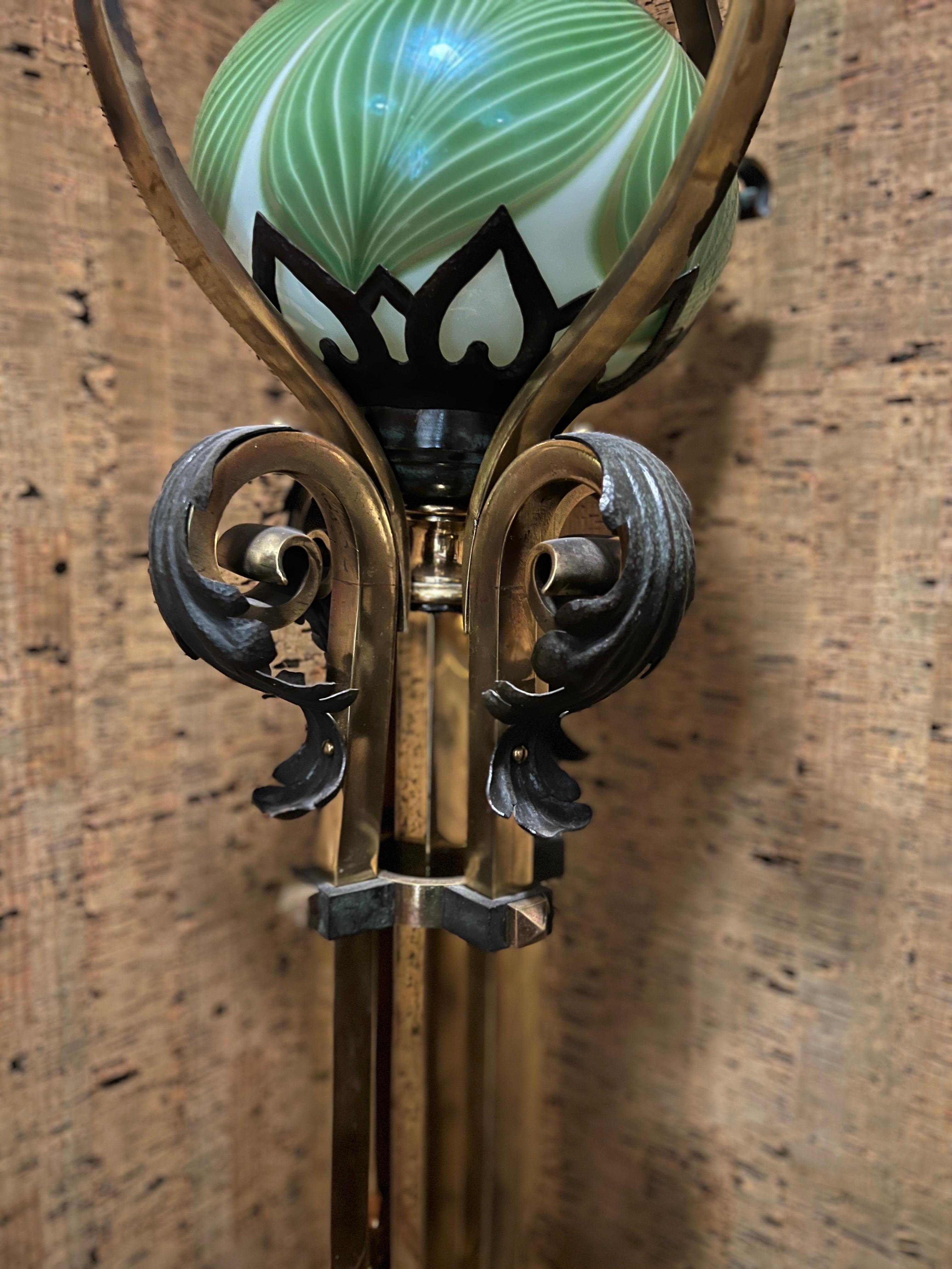 Russe Paire de lampadaires russes néoclassiques du 19ème siècle en bronze, fer et tiges de plumes en vente