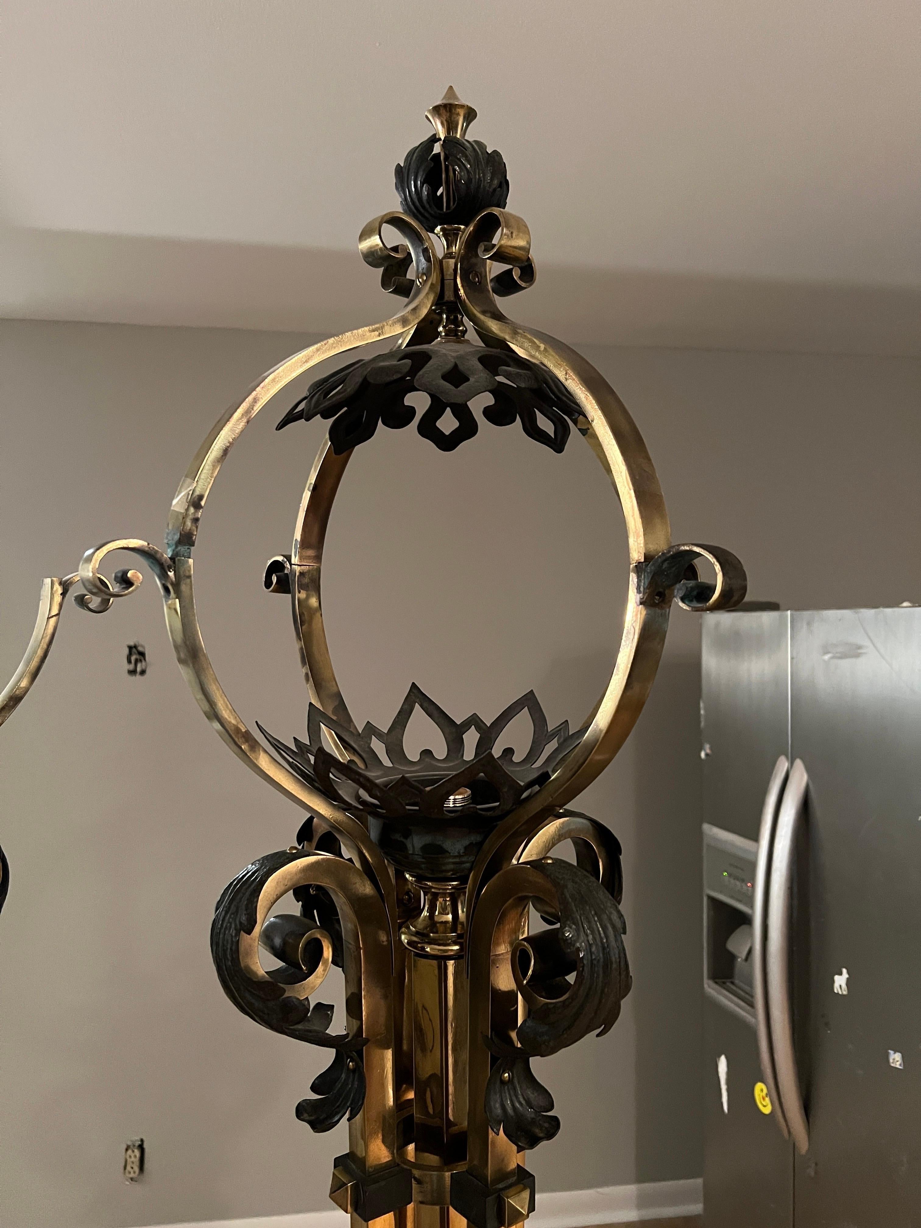 Paar russische neoklassizistische Stehlampen aus Bronze, Eisen und Federn aus dem 19. Jahrhundert im Angebot 4