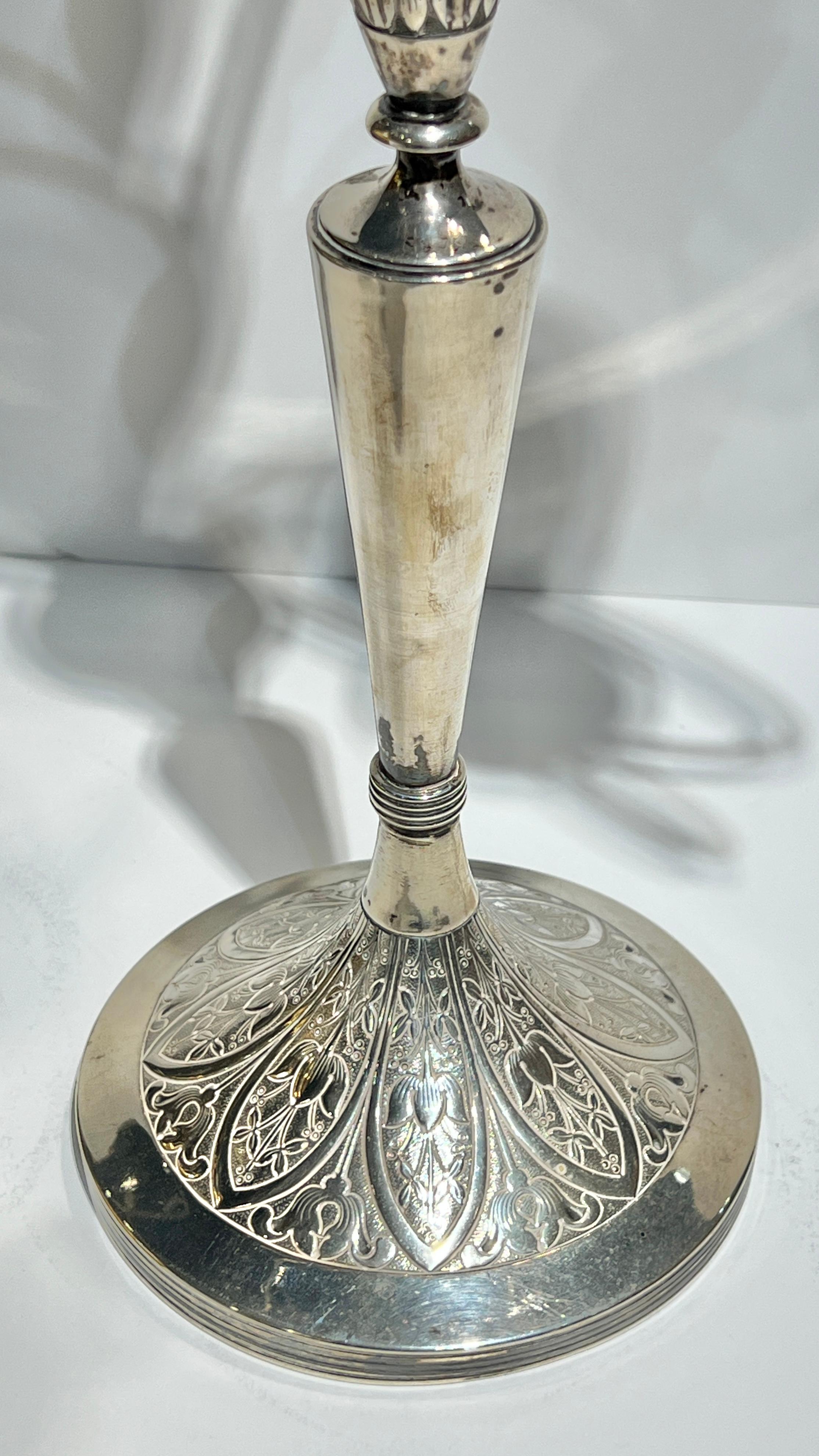 Paire de chandeliers à 4 lumières en argent autrichien du 19e siècle Bon état - En vente à New York, NY