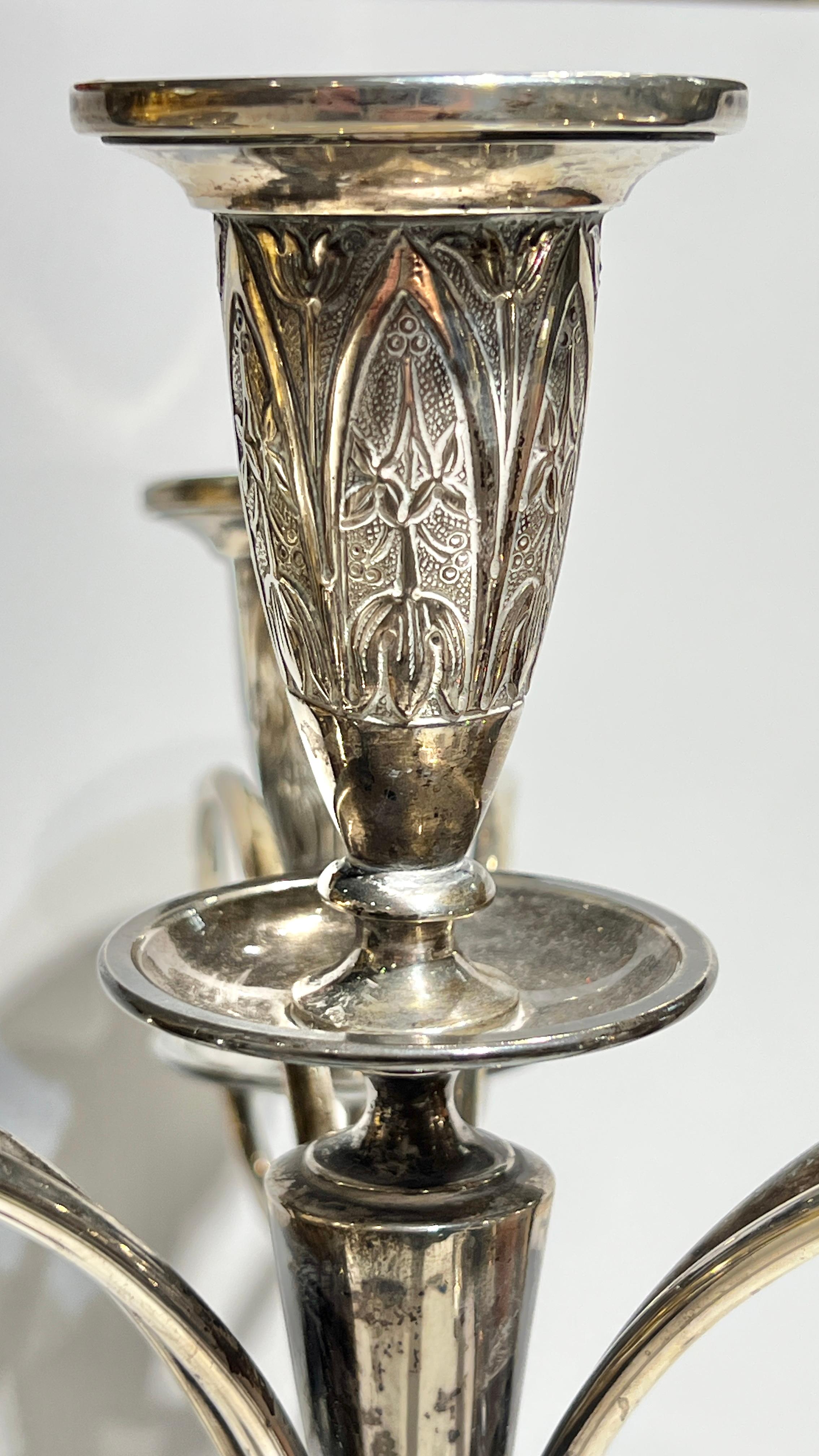 Argent Paire de chandeliers à 4 lumières en argent autrichien du 19e siècle en vente