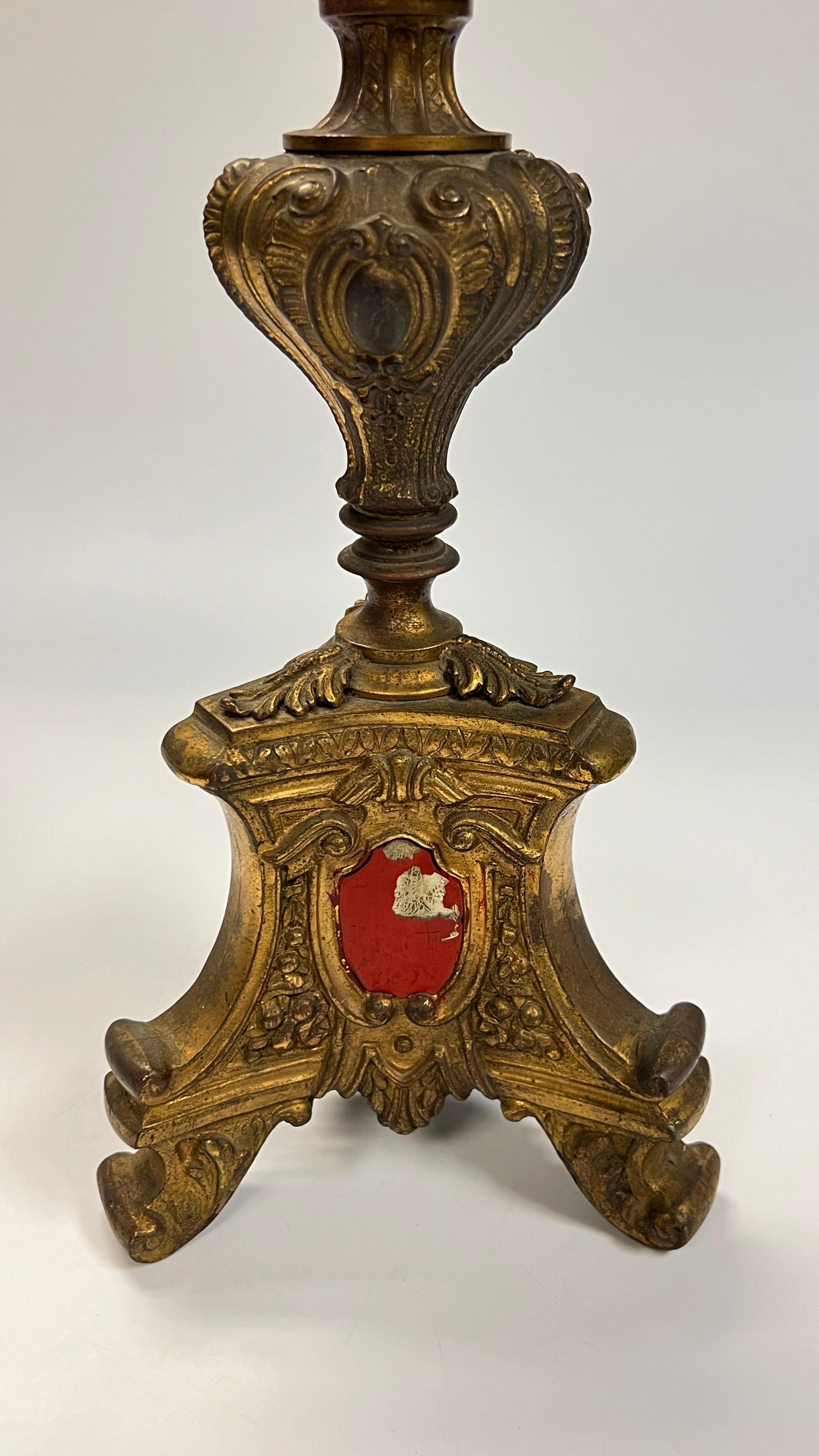 Coppia di candelabri barocchi del XIX secolo in bronzo dorato e marmo in vendita 6