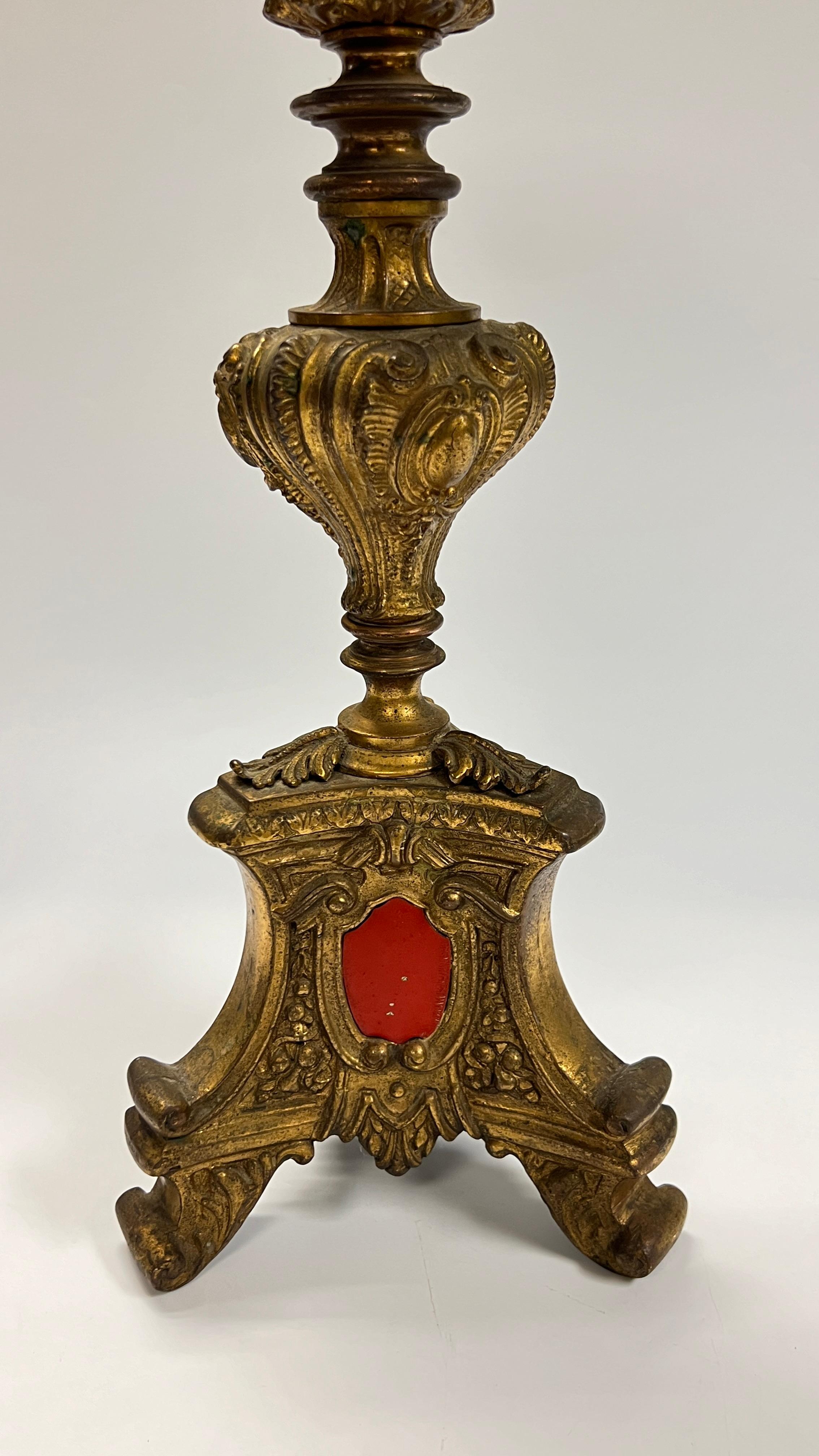 Dorato Coppia di candelabri barocchi del XIX secolo in bronzo dorato e marmo in vendita