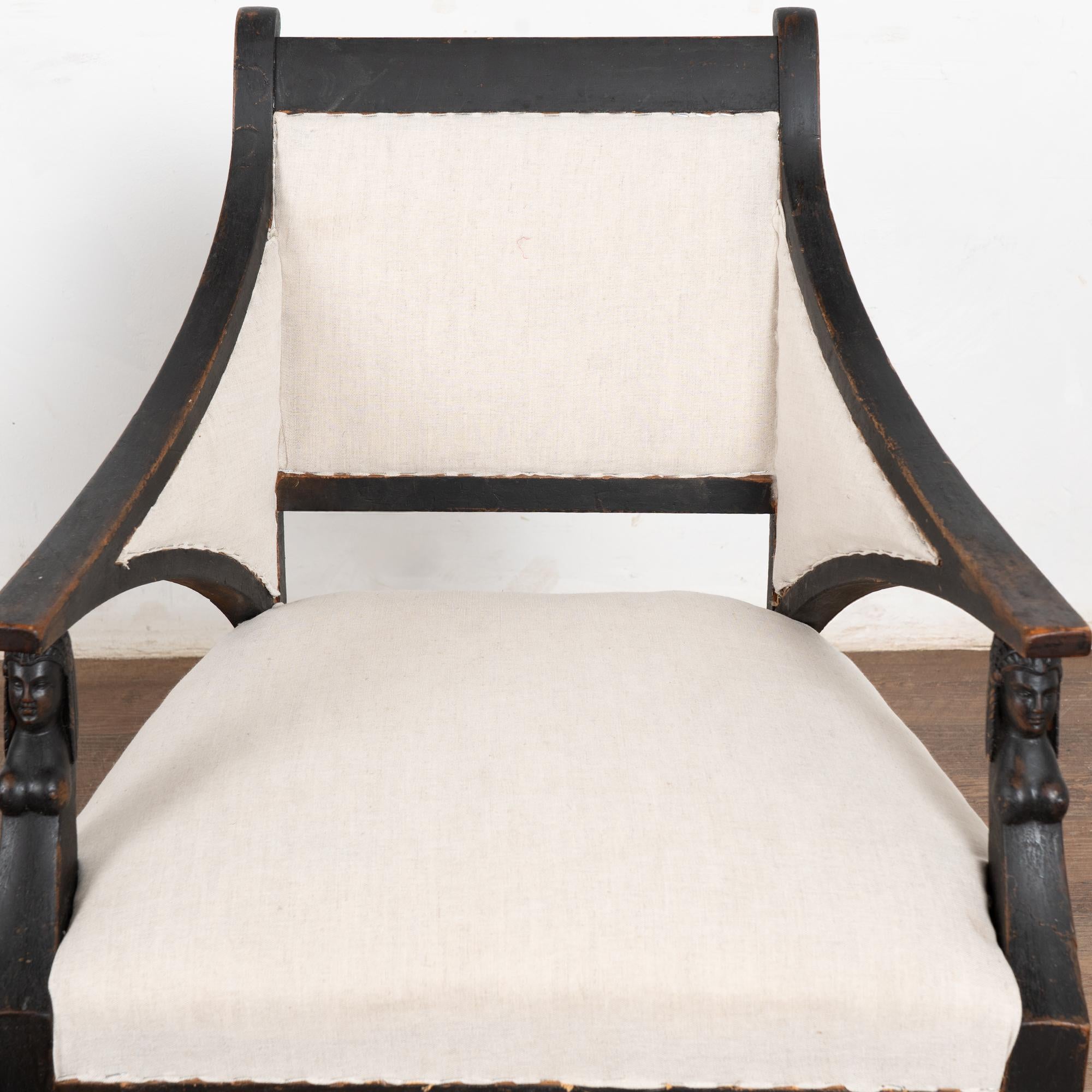 Paire de fauteuils, 19e siècle Paire de fauteuils gustaviens suédois noirs Bon état - En vente à Round Top, TX