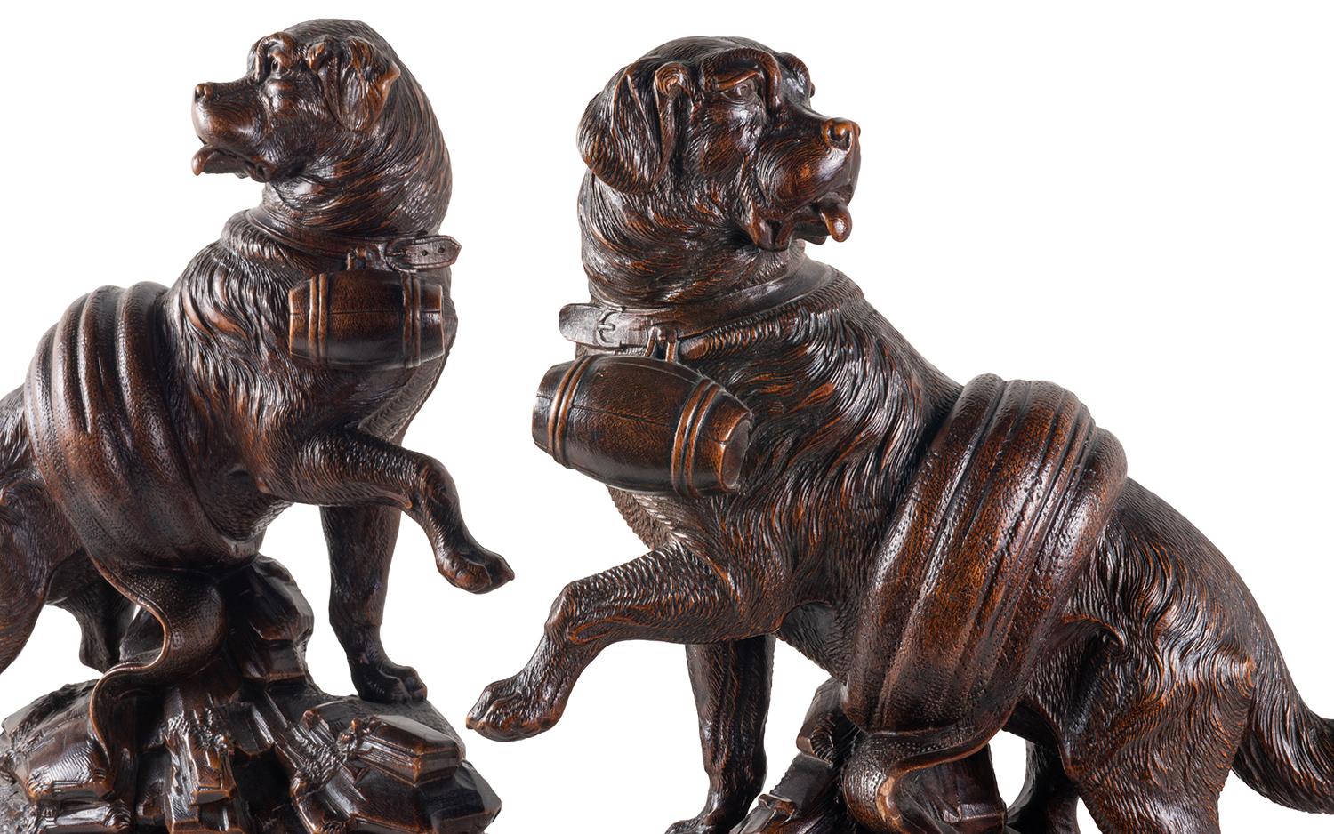 Sculpté à la main Paire de chiens Saint Bernard de la Forêt-Noire du 19ème siècle, d'après Walter Mader en vente