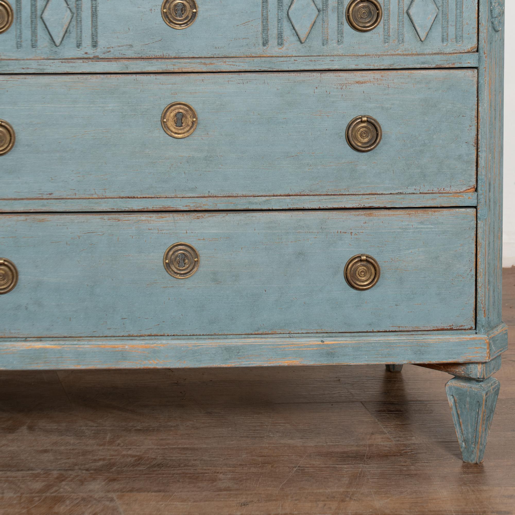 Paire de commodes en pin gustavien bleu du XIXe siècle en vente 5