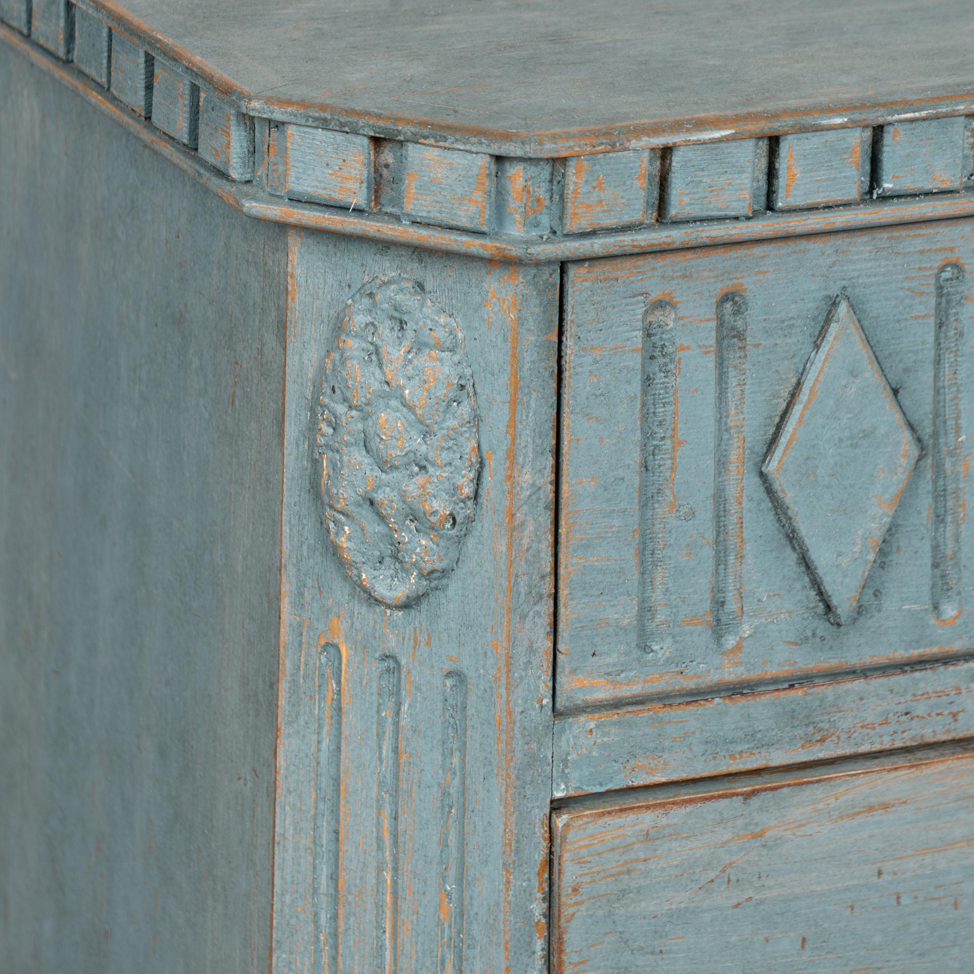 Paire de commodes en pin gustavien bleu du XIXe siècle en vente 2